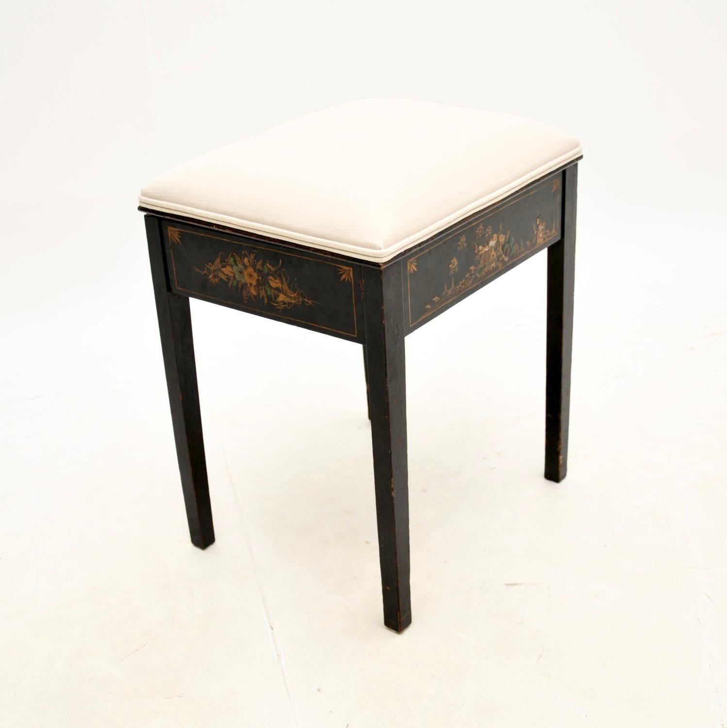 Antique Lacquered Chinoiserie Piano Stool In Good Condition For Sale In London, GB
