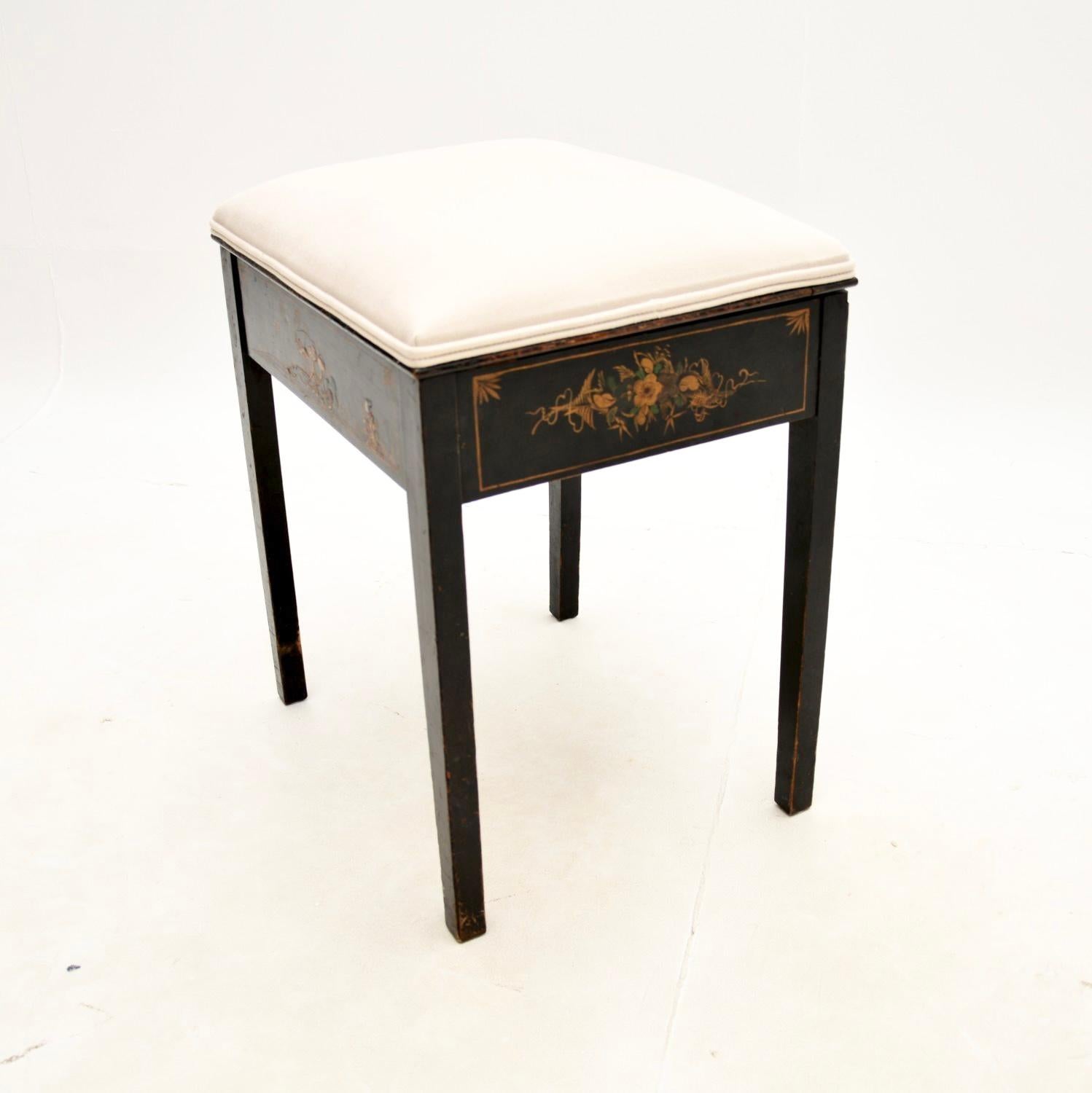 Early 20th Century Antique Lacquered Chinoiserie Piano Stool For Sale