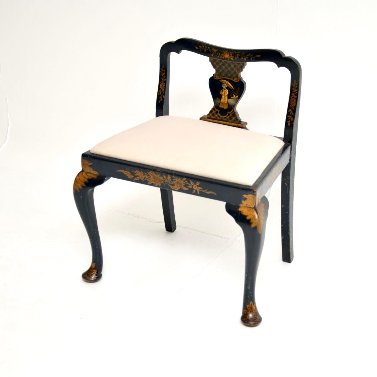Antiker lackierter Chinoiserie-Hocker (Britisch) im Angebot