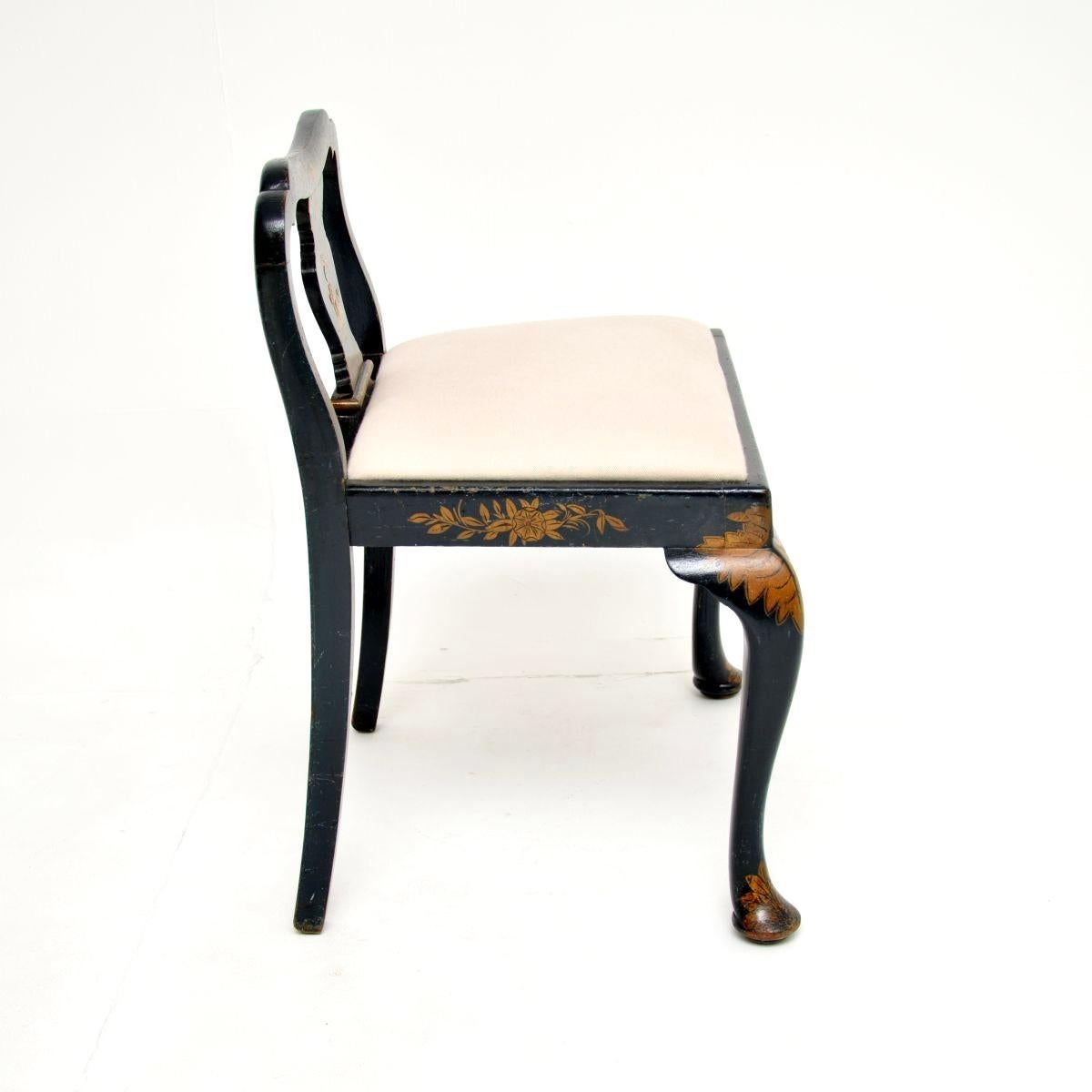 Antiker lackierter Chinoiserie-Hocker (Lackiert) im Angebot