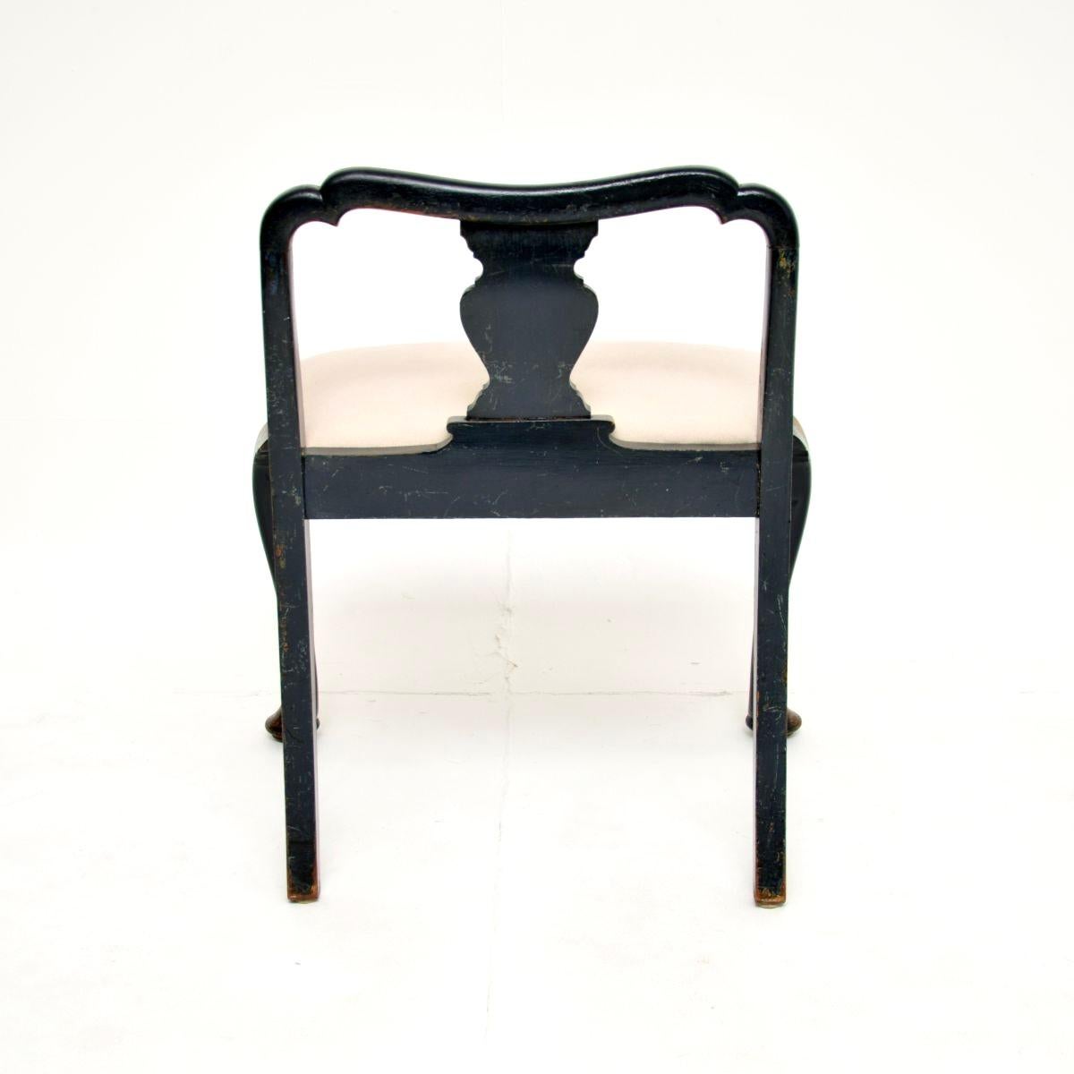 Antiker lackierter Chinoiserie-Hocker (Baumwolle) im Angebot