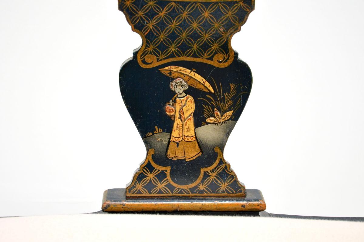 Antiker lackierter Chinoiserie-Hocker im Angebot 2