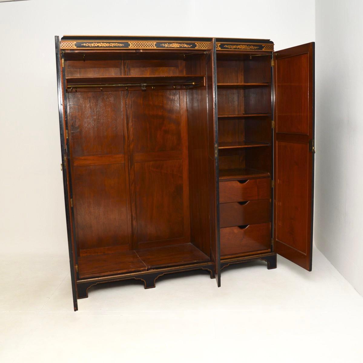 A stunning antique lacquered chinoiserie wardrobe. This was made in England, it dates from the 1900-10 period.

It is of wonderful quality and is a great size, offering lots of storage space. The lacquered chinoiserie decorations are stunning, this