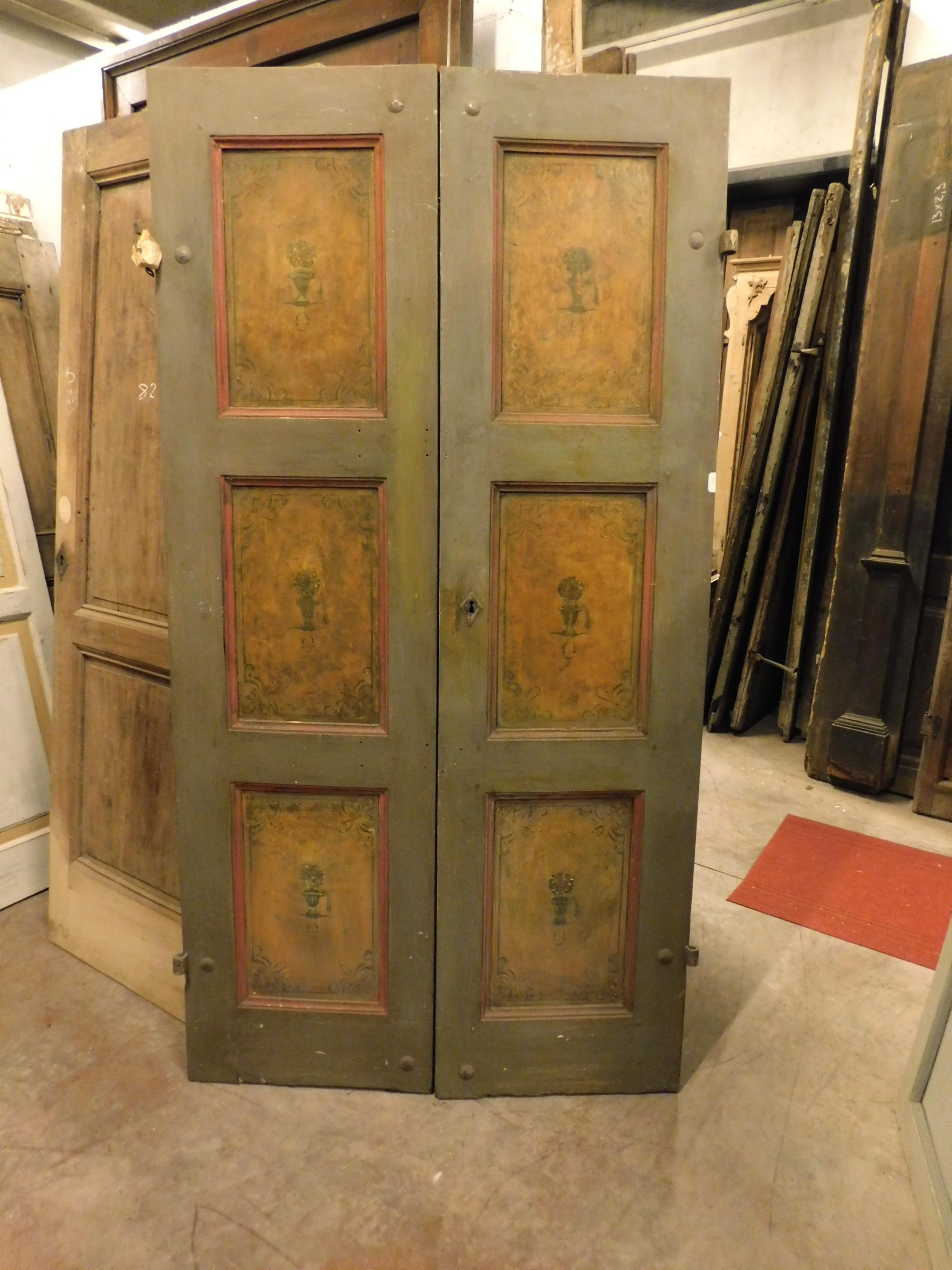 Ancient lacquered double-leaf door, lacquered and painted on both sides, painted lozenges and scenes on the panels, with original ironwork and in good condition, built and lacquered by hand in the 19th century, from Italy, size cm W 108 x H