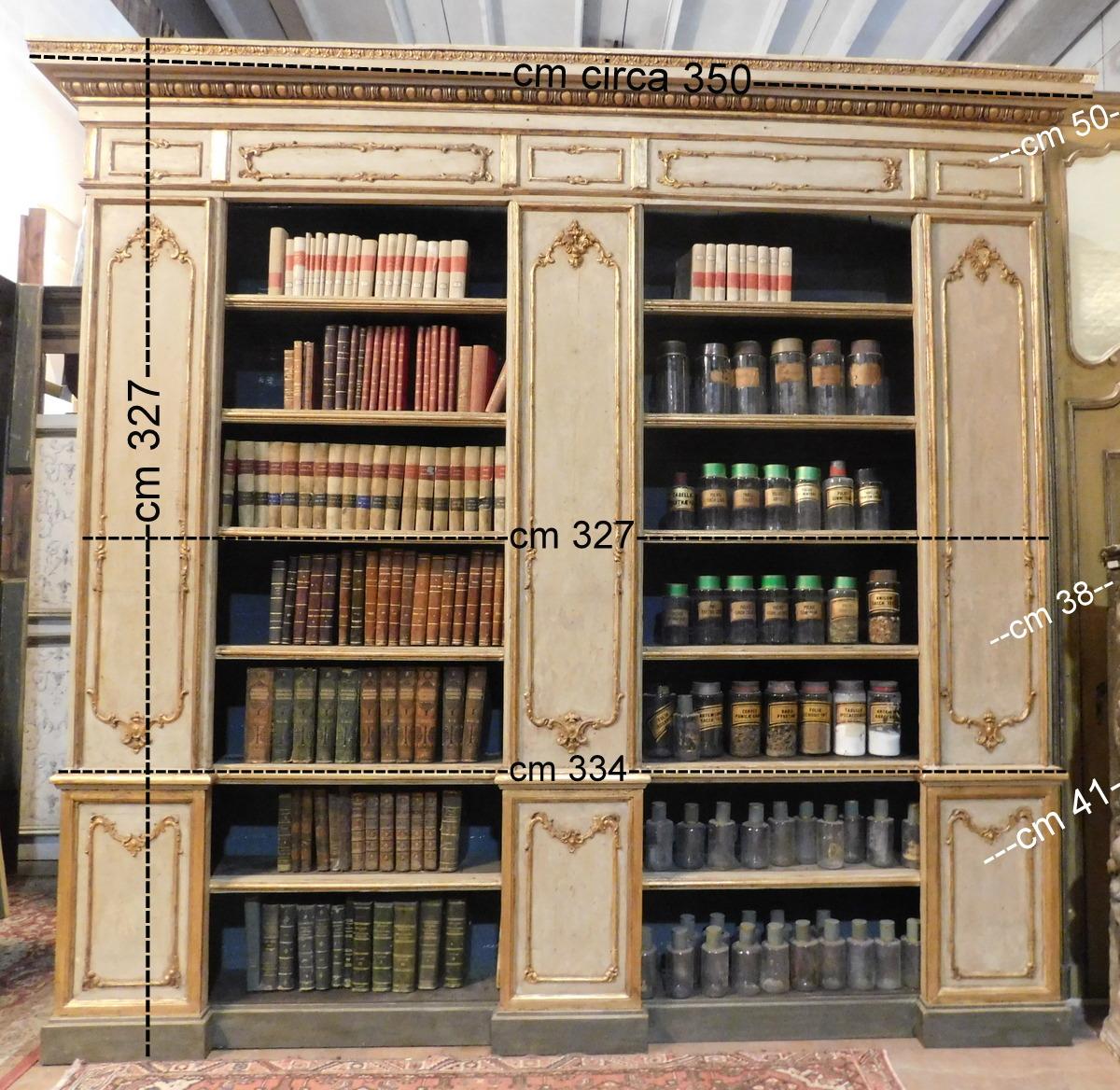Antique Lacquered Gilded Bookcase, Carved Columns & Friezes, 19th Century Italy For Sale 1