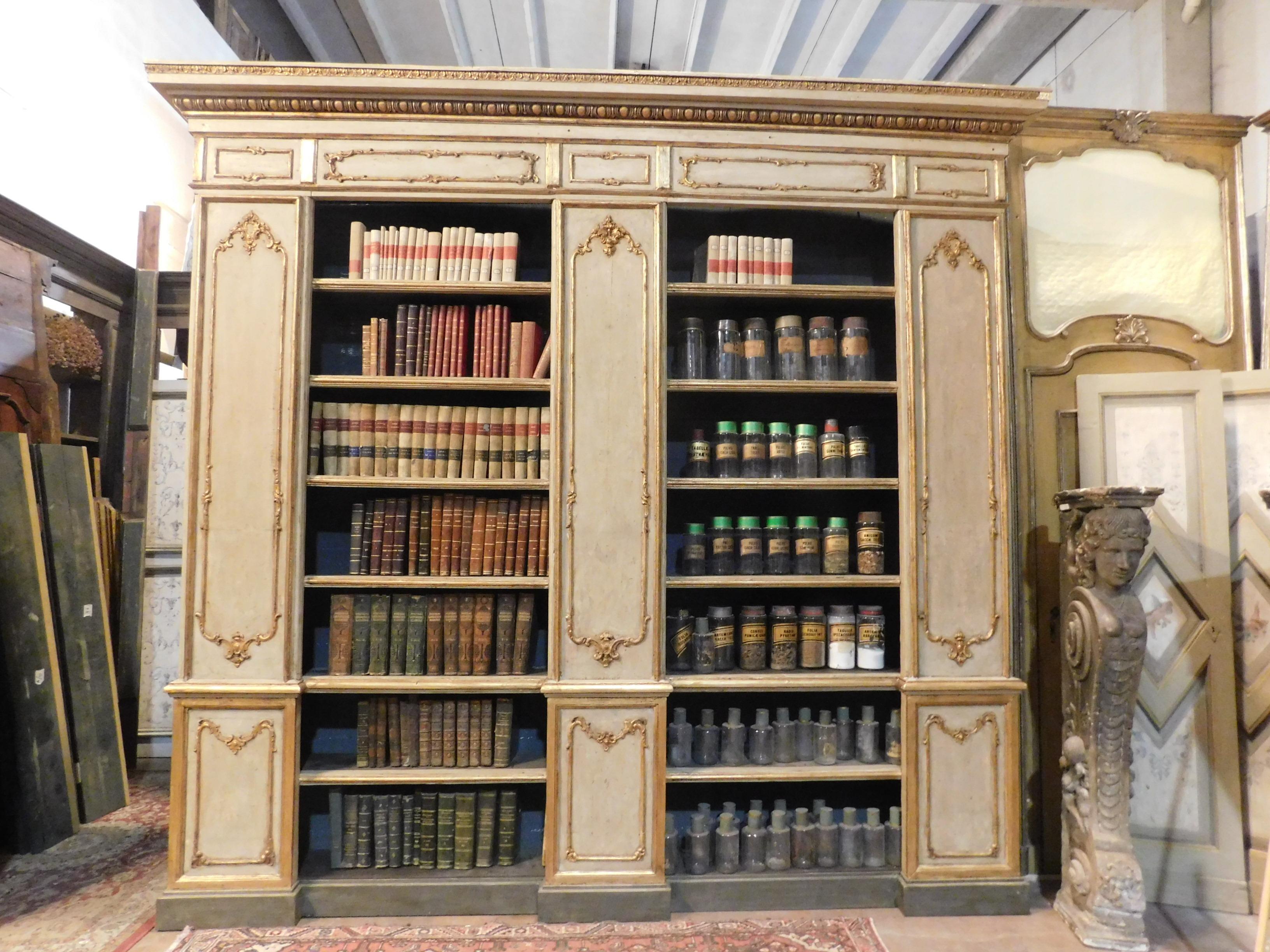 bücherregal antik schmal