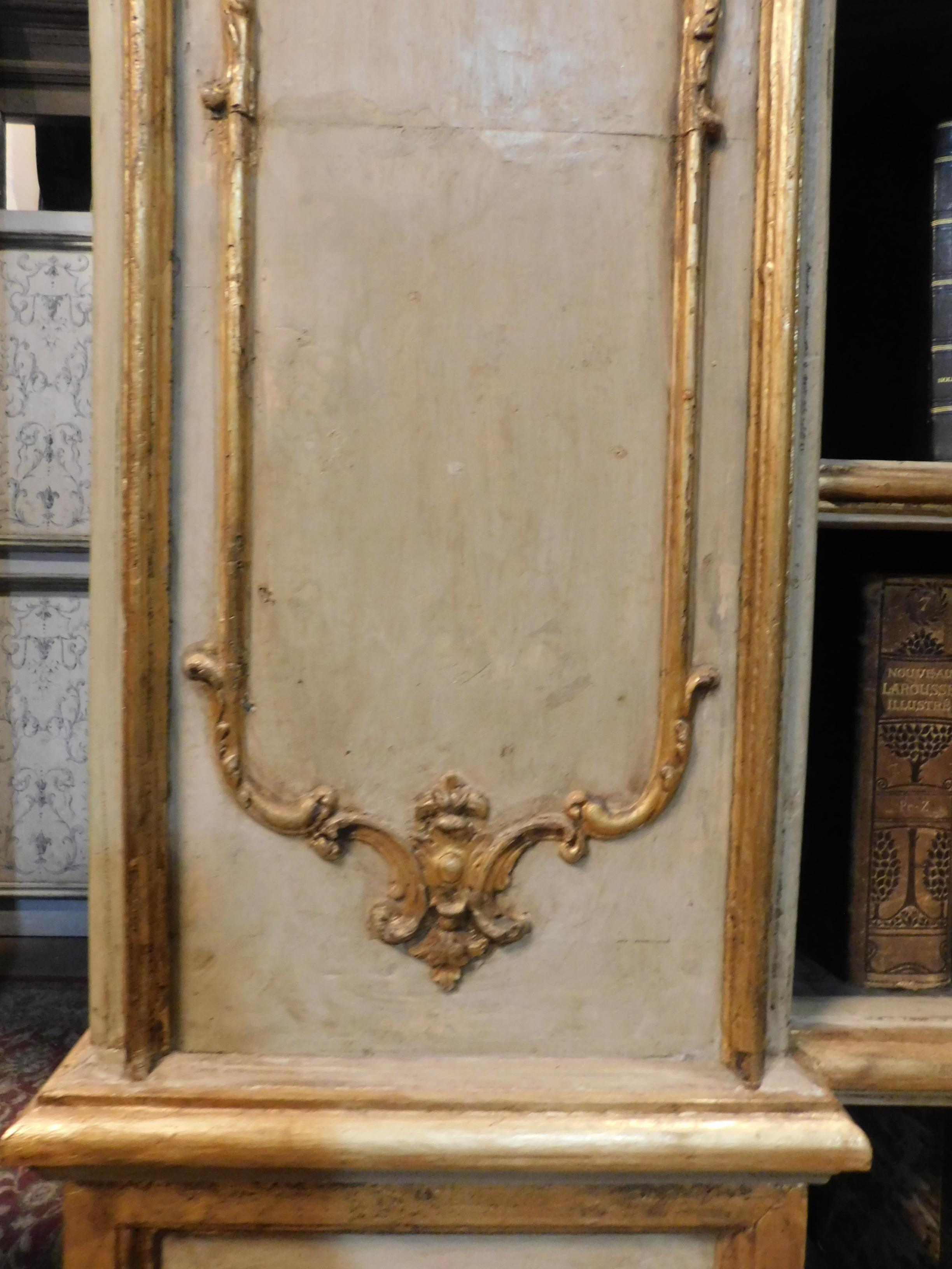 Italian Antique Lacquered Gilded Bookcase, Carved Columns & Friezes, 19th Century Italy For Sale
