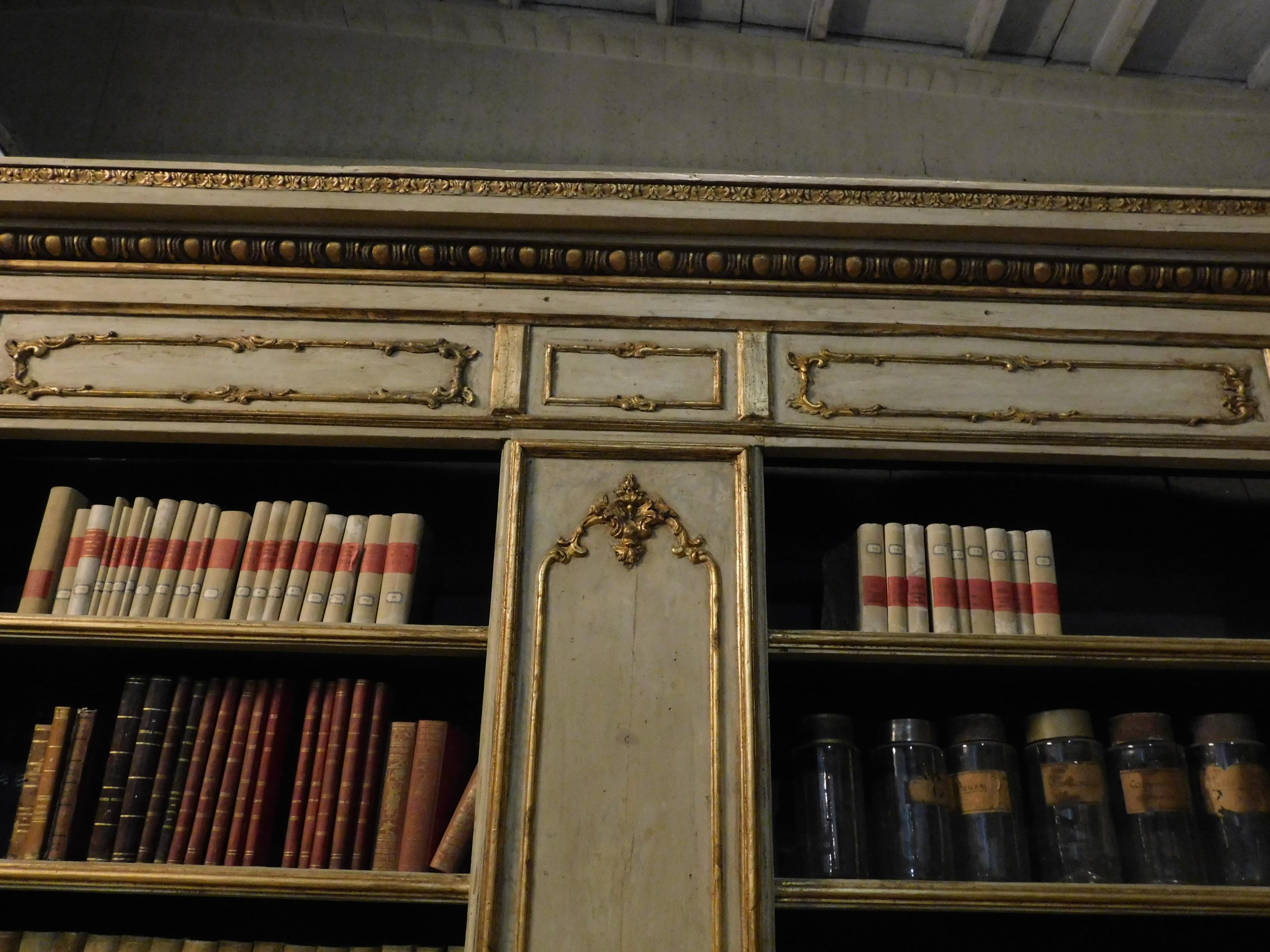 Wood Antique Lacquered Gilded Bookcase, Carved Columns & Friezes, 19th Century Italy For Sale
