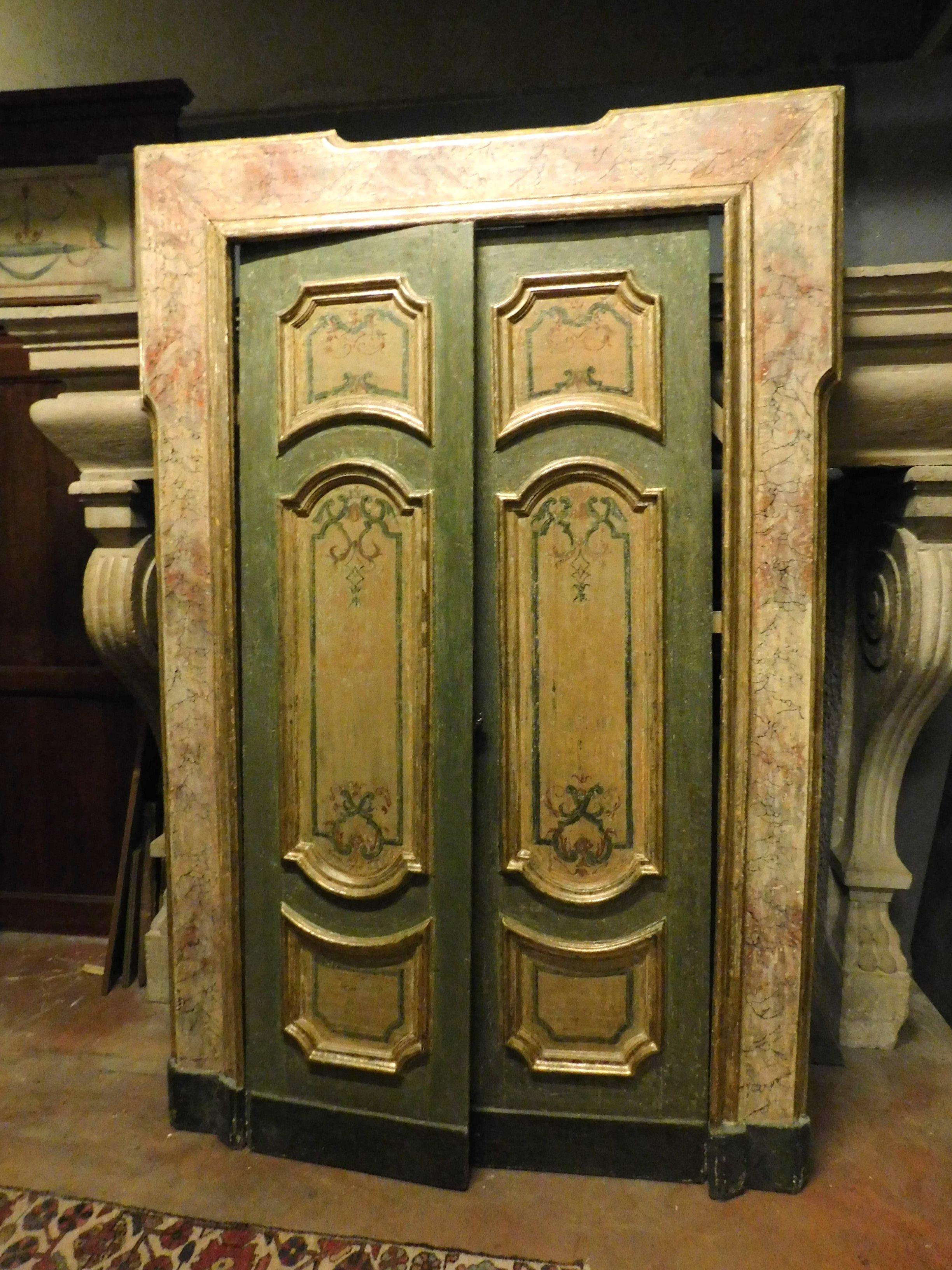 Ancient double wing door, lacquered and gilded (veil) with painted panels, complete with original frame lacquered with faux marble, wonderful in the texture and in the original painted lacquer, of great value, sculpted and lacquered also on the