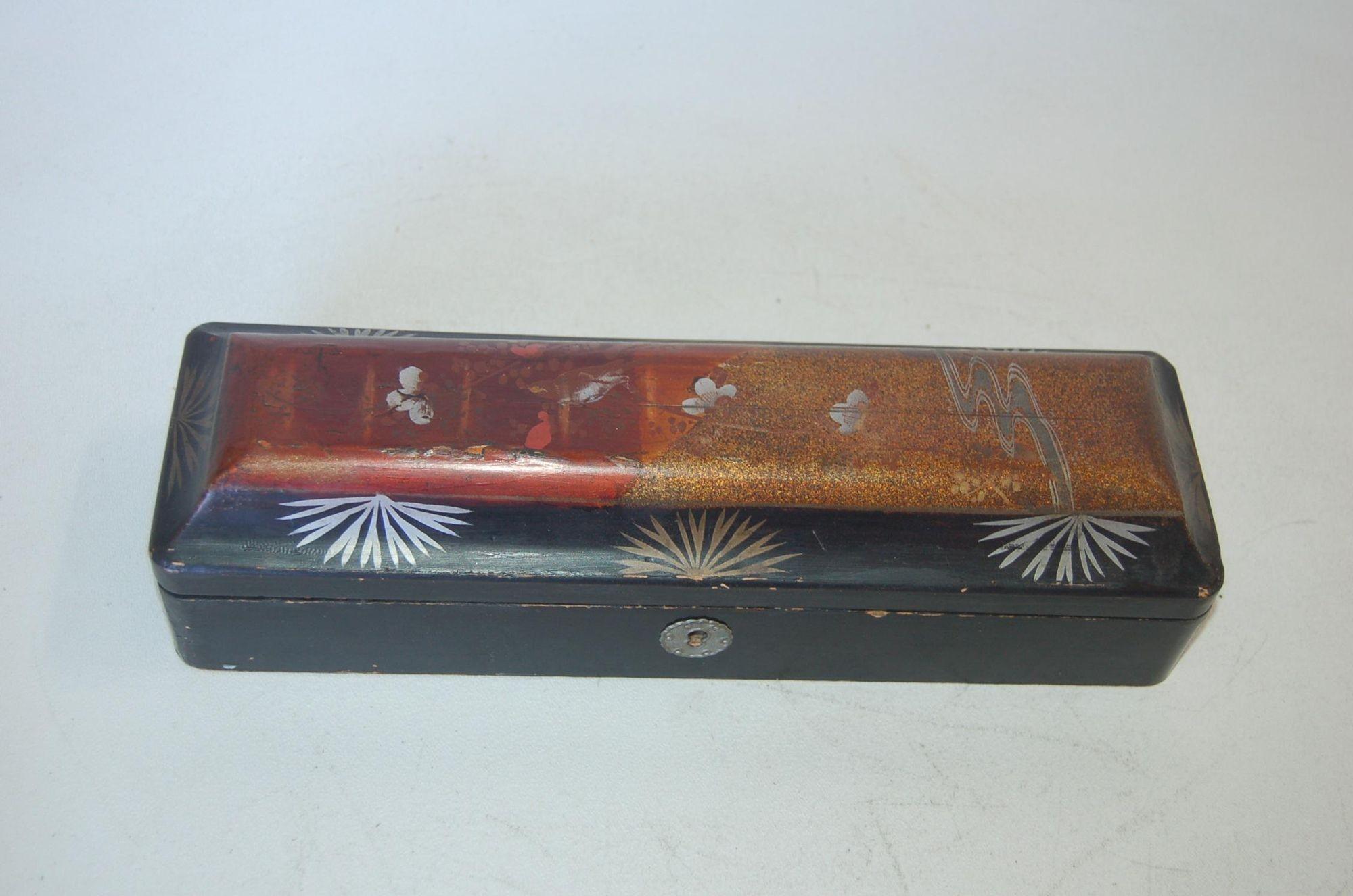 Antique Lacquered Japenese Wood Keepsake Trinket Box, circa 1920s For Sale 9