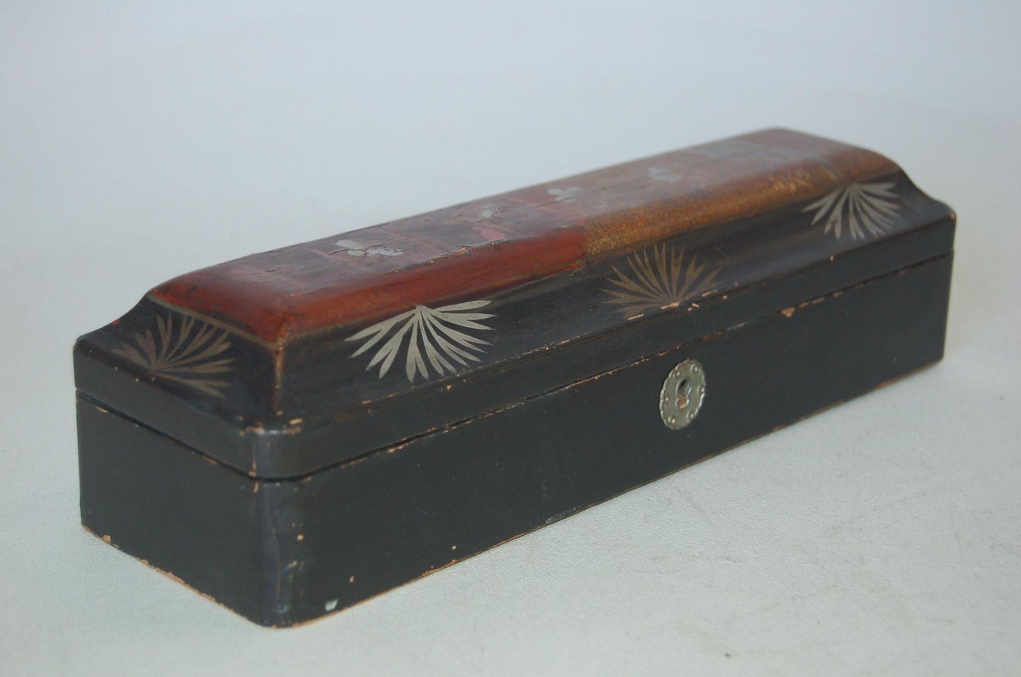 Early 20th Century Antique Lacquered Japenese Wood Keepsake Trinket Box, circa 1920s For Sale