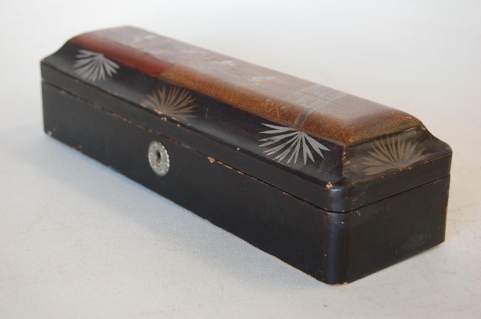 Antique Lacquered Japenese Wood Keepsake Trinket Box, circa 1920s For Sale 1