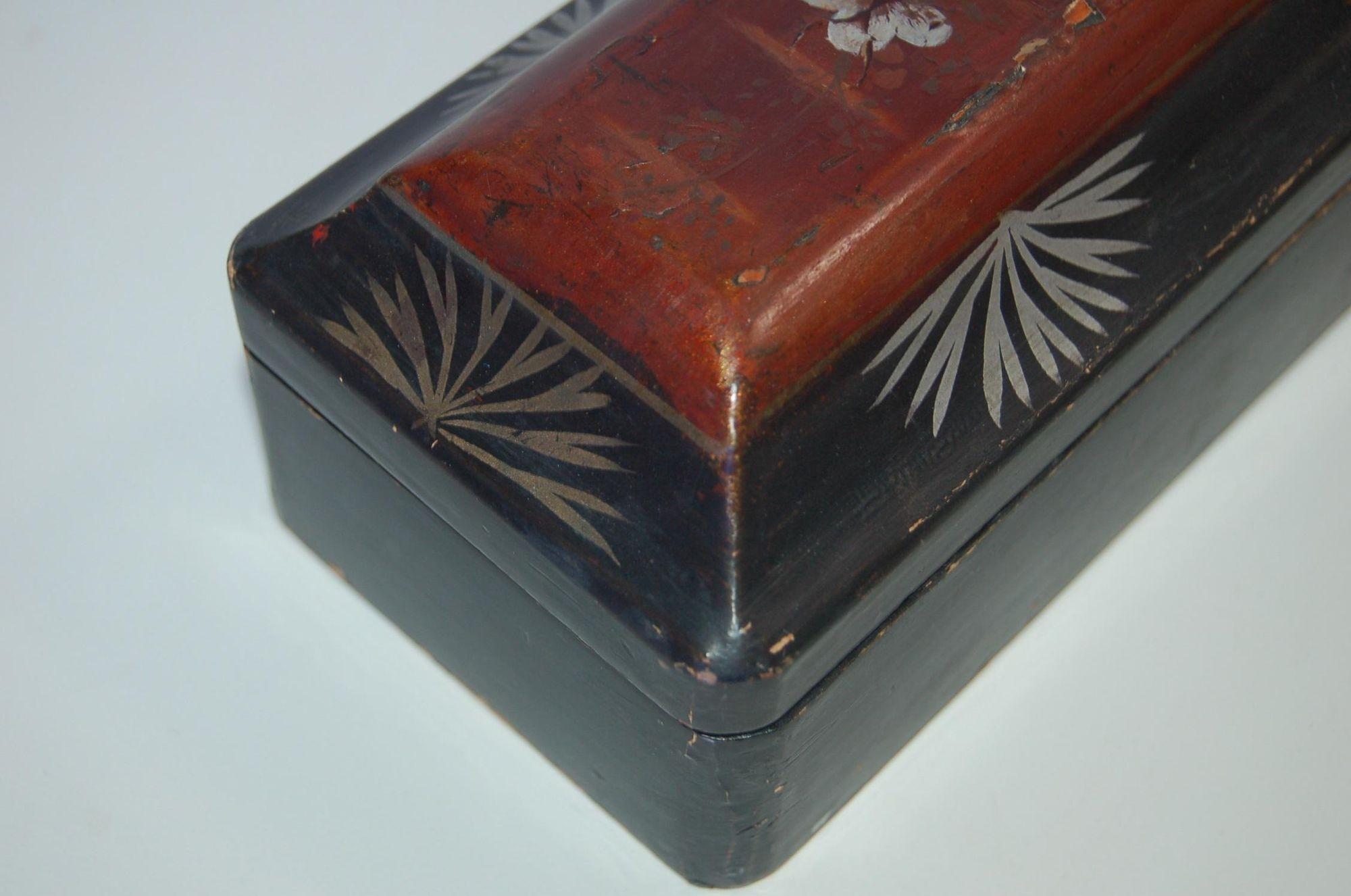 Antique Lacquered Japenese Wood Keepsake Trinket Box, circa 1920s For Sale 4