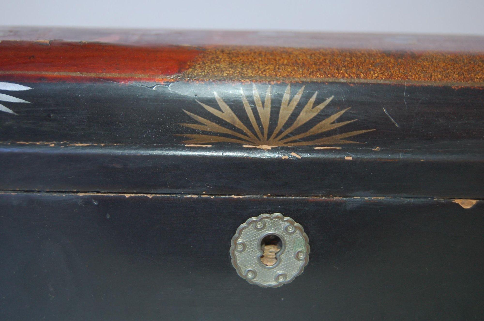 Antique Lacquered Japenese Wood Keepsake Trinket Box, circa 1920s For Sale 5