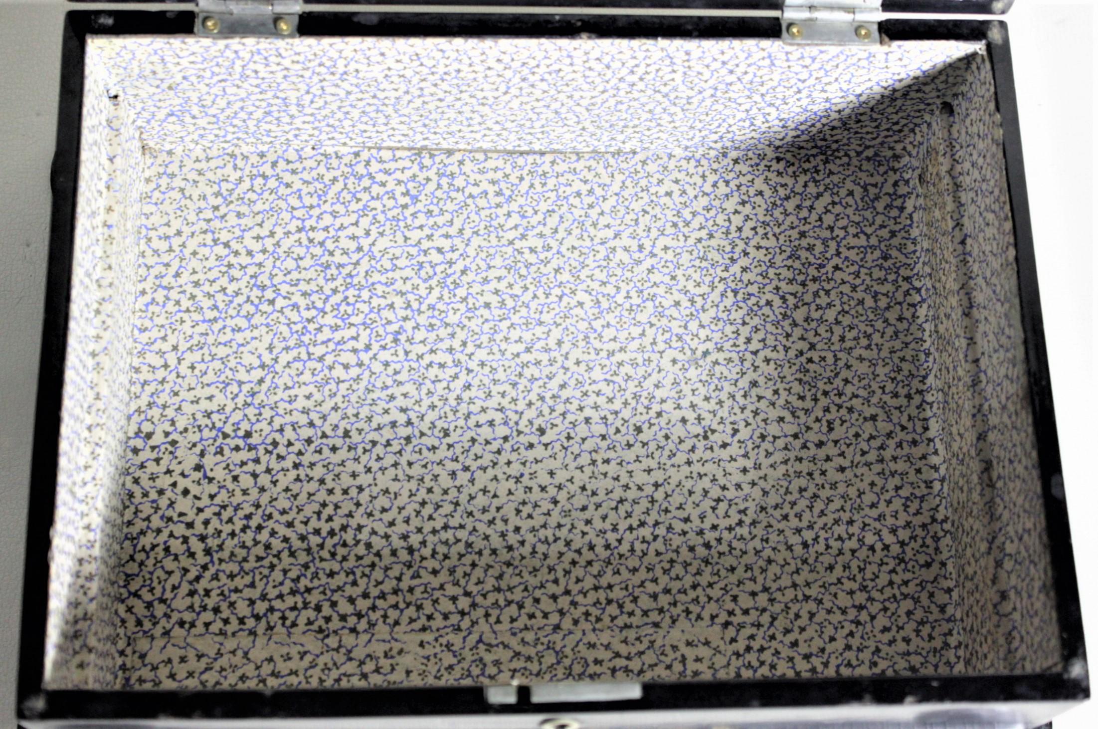 Antikes lackiertes Papier, Näh- oder Schmuckkästchen mit Intarsien aus geschnitzter Muschel im Angebot 7
