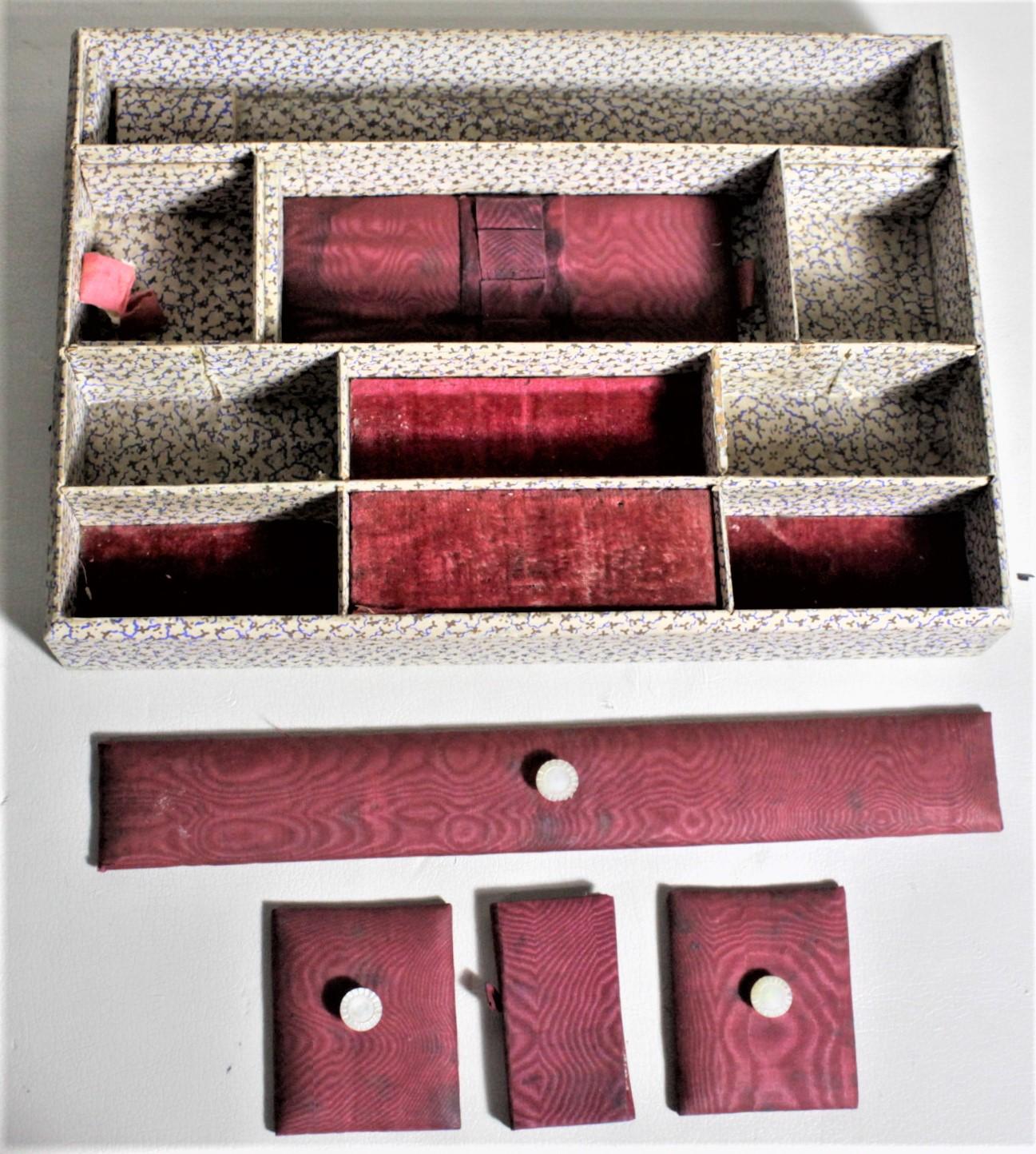 Antikes lackiertes Papier, Näh- oder Schmuckkästchen mit Intarsien aus geschnitzter Muschel im Angebot 8