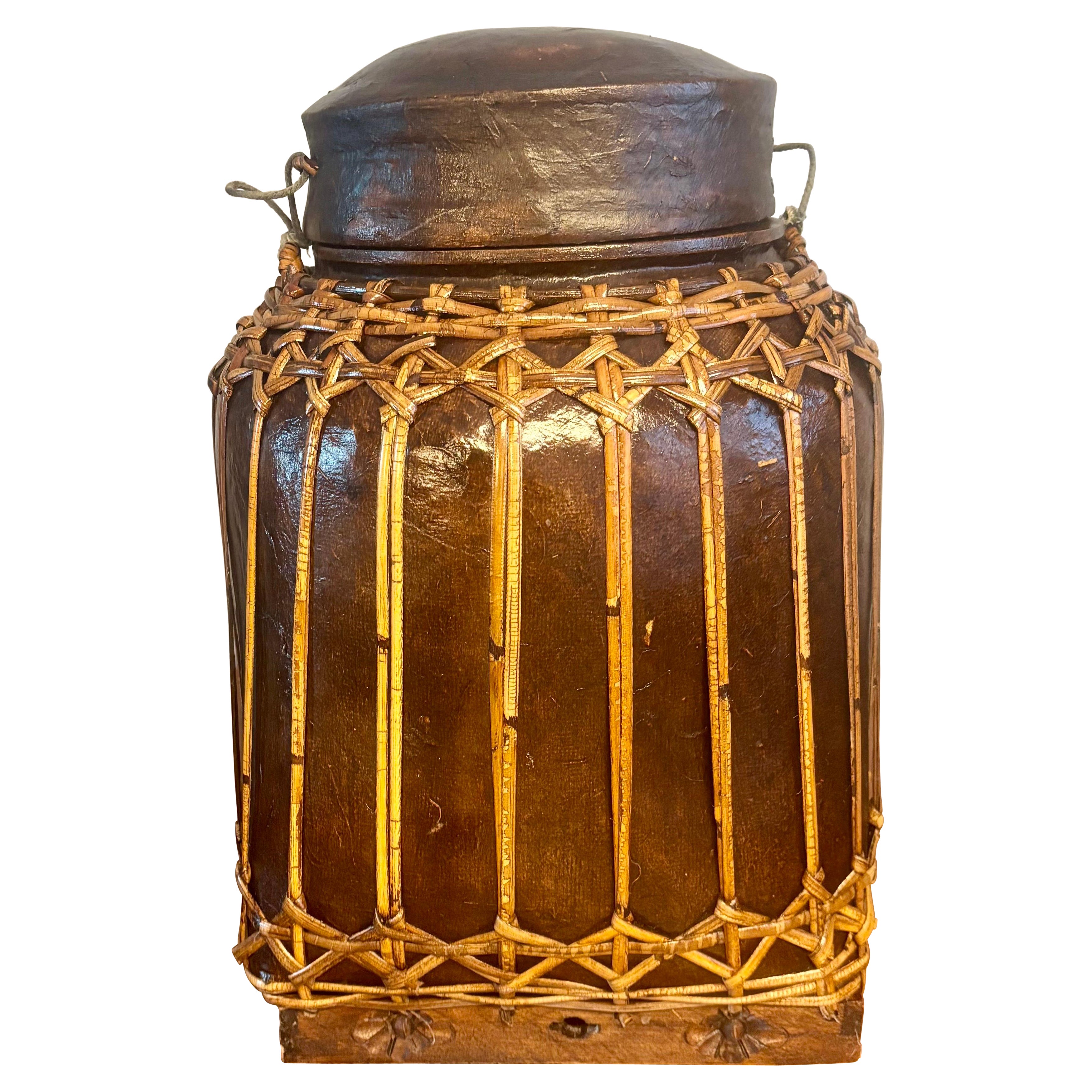 Antico contenitore per riso tailandese Hand Made laccato e rustico con coperchio in vendita