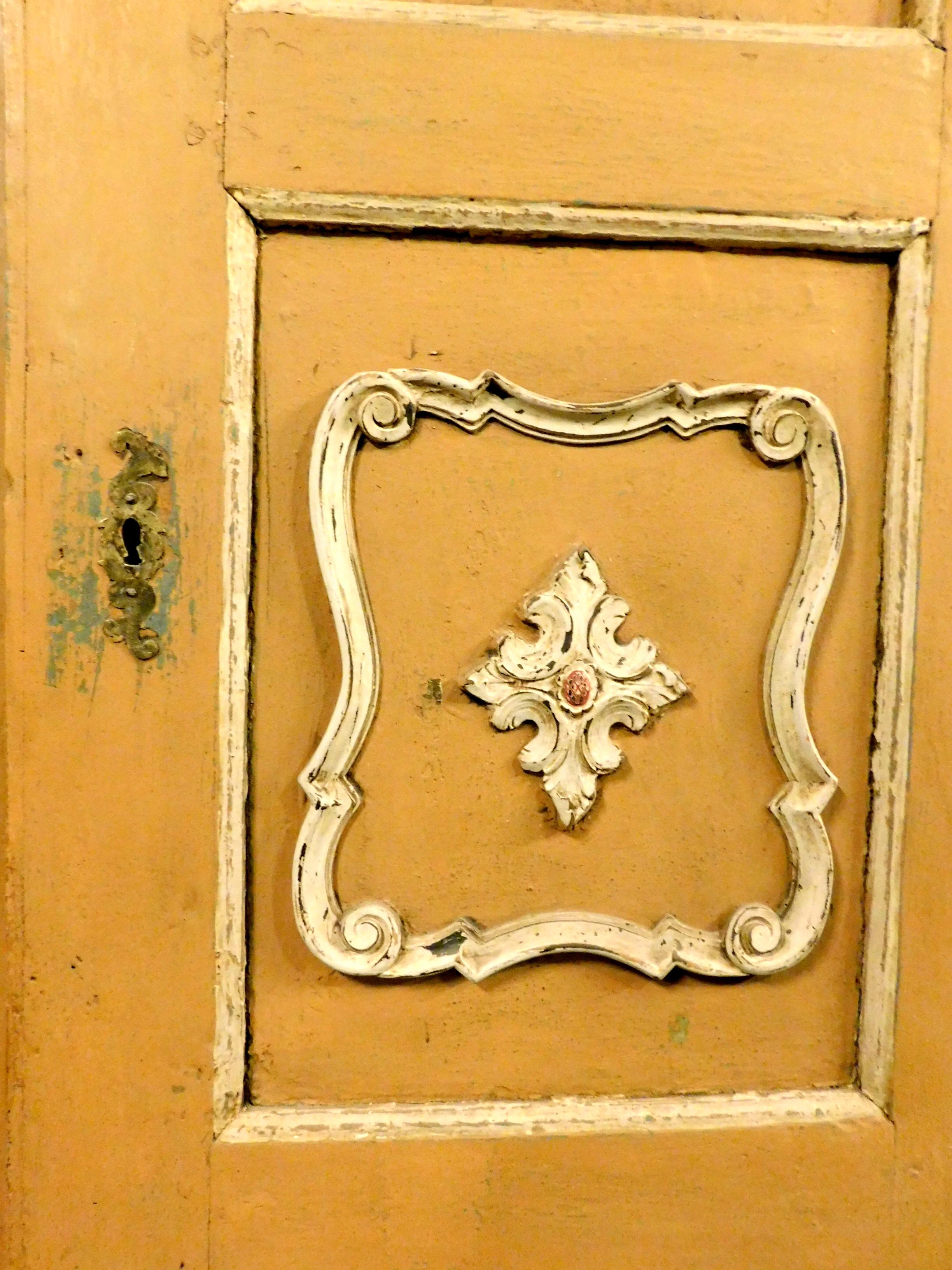 Armario de Pared Antiguo Lacado Puertas Dobles, Amarillo/Blanco, '800 Italia Pintado a mano en venta