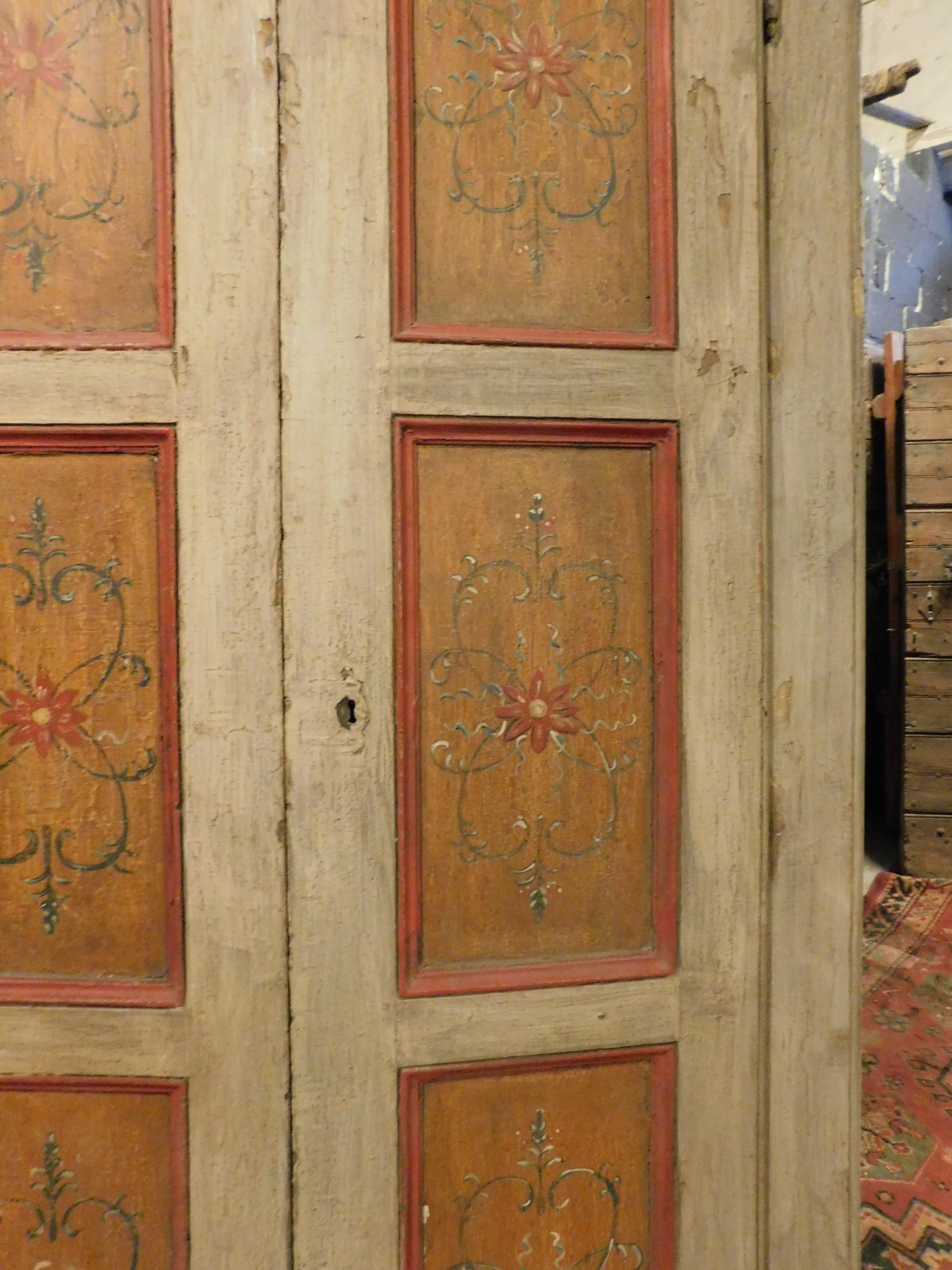 Old Door lacquered wall placard with frame, from Italy In Good Condition For Sale In Cuneo, Italy (CN)
