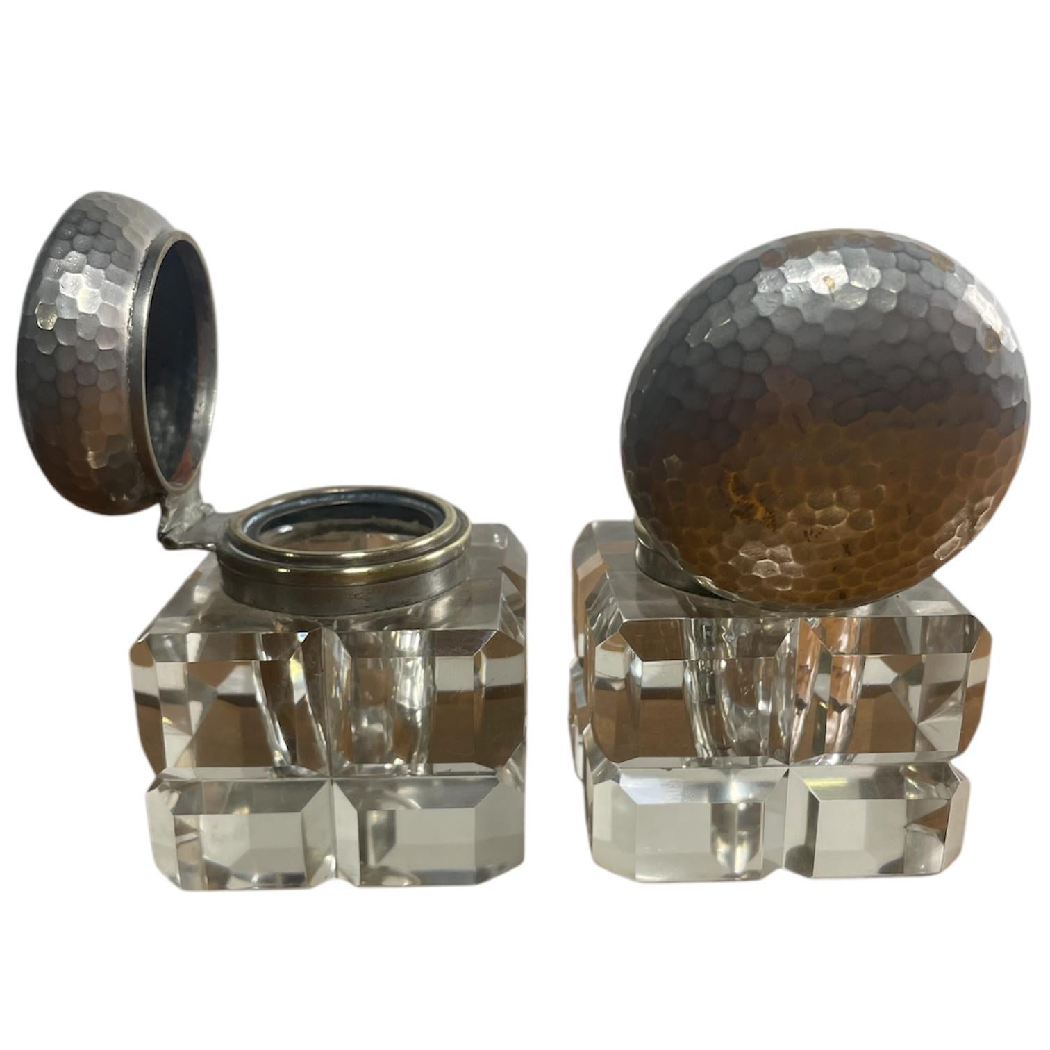 Tintero antiguo de madera lacada con tinteros de cristal a juego en venta 3