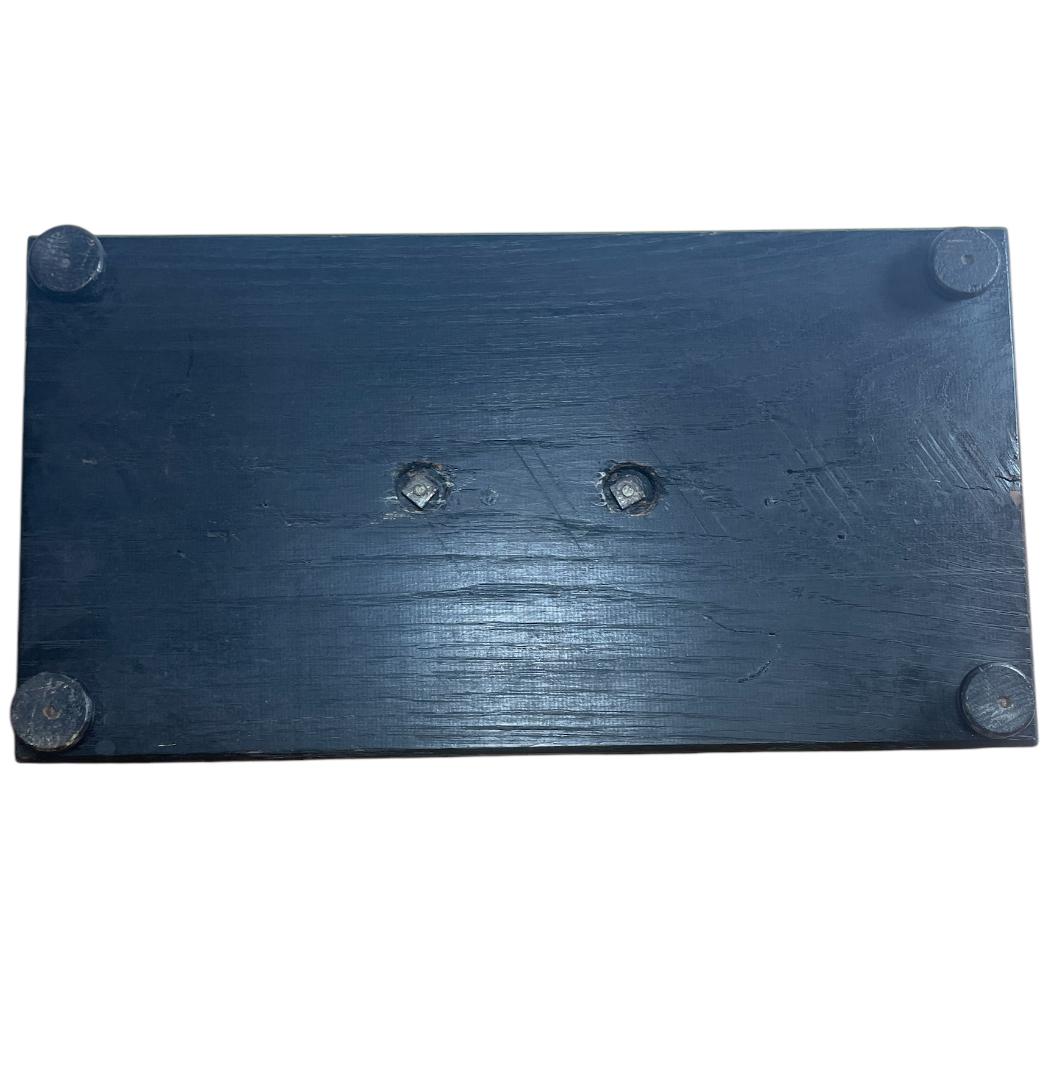 Tintero antiguo de madera lacada con tinteros de cristal a juego en venta 5