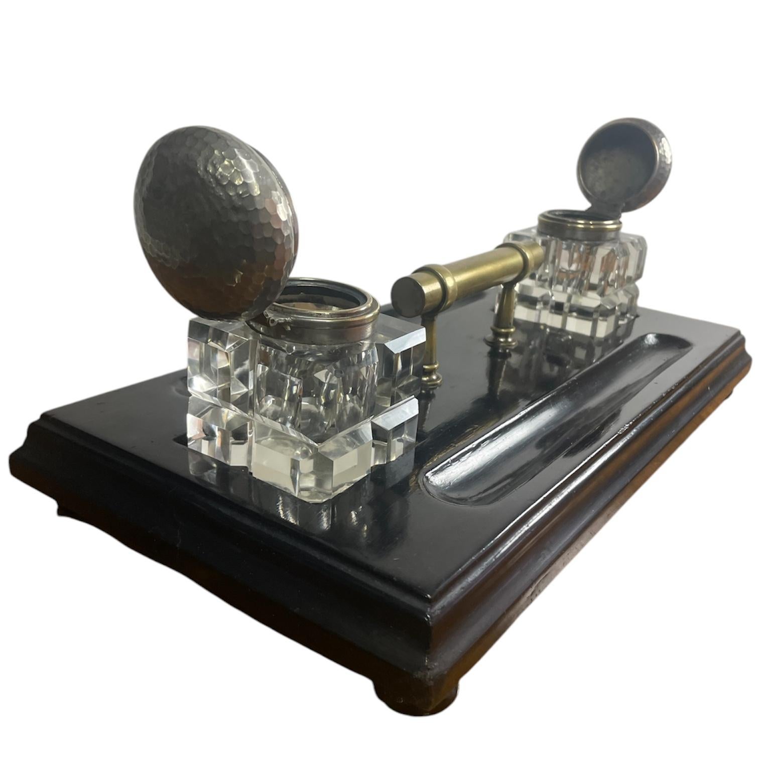 Tintero antiguo de madera lacada con tinteros de cristal a juego en Bueno estado para la venta en Ciudad Autónoma Buenos Aires, AR