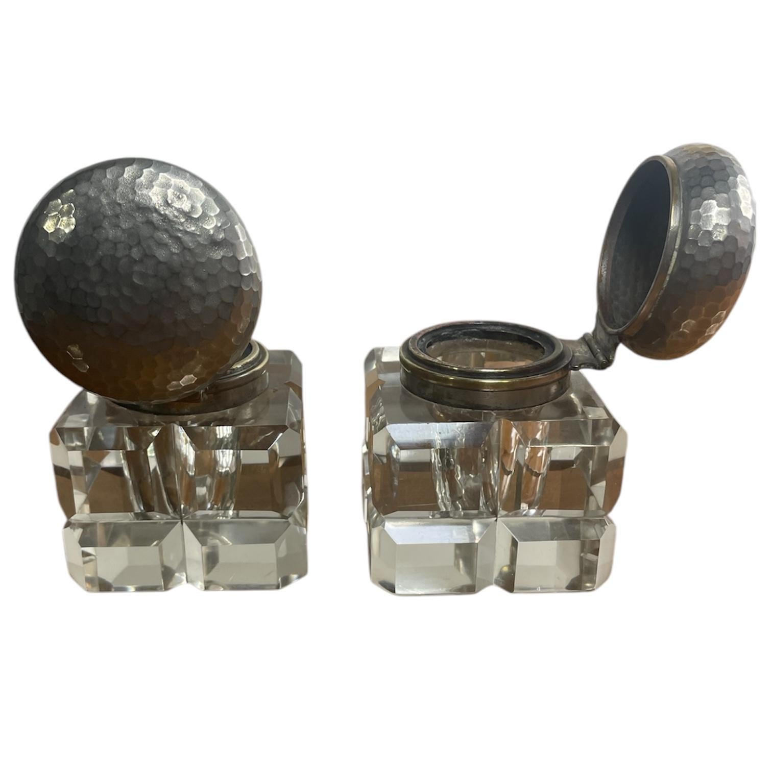 Tintero antiguo de madera lacada con tinteros de cristal a juego en venta 2