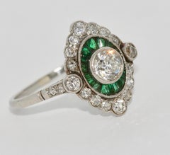 Anello d'oro antico da donna in stile Art Deco con diamanti e smeraldi