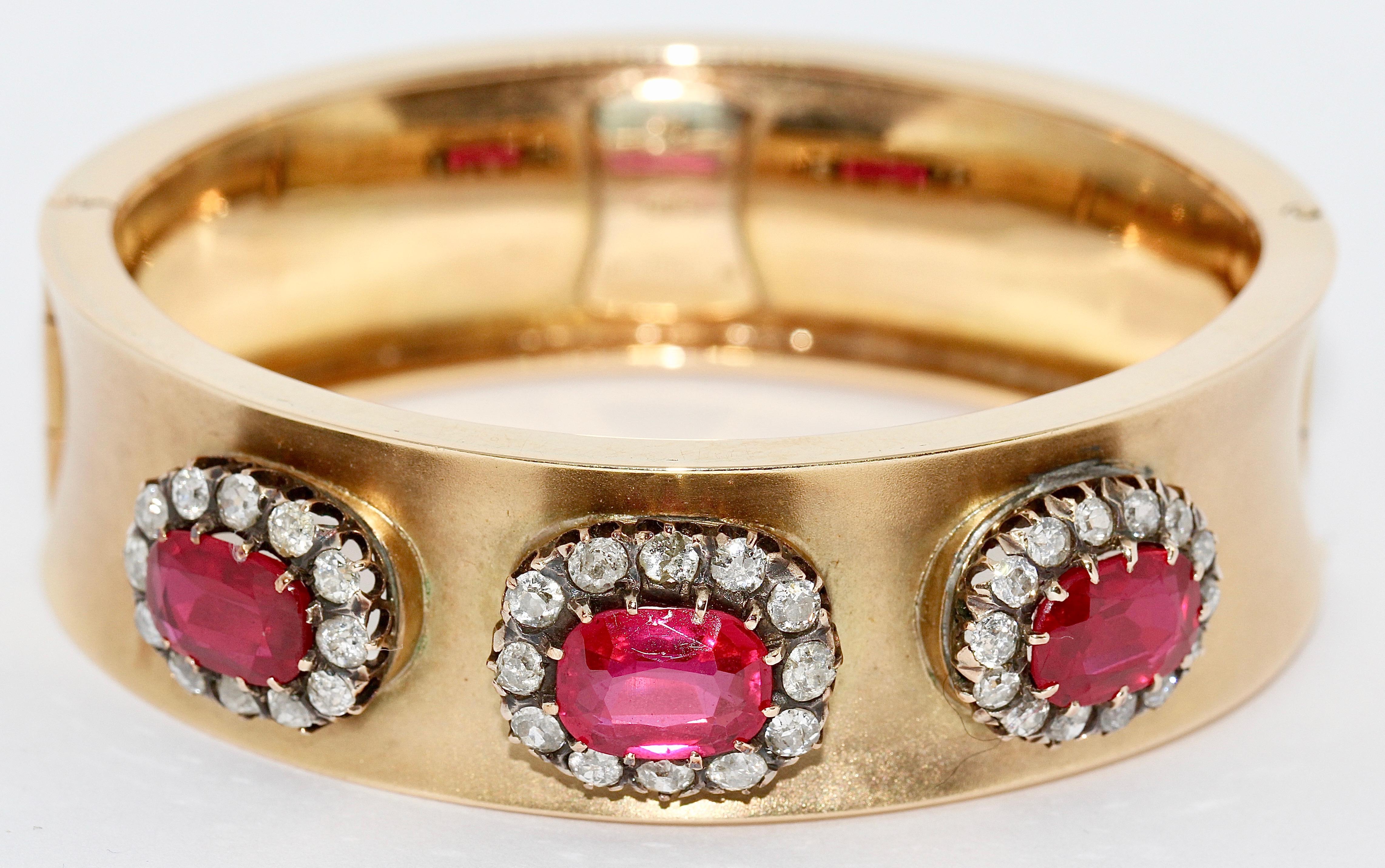 Antique Ladies bangle with big Rubies and Diamonds. 14 Karat Gold.

Magnificent ladies bracelet, set with three large rubies and many small diamonds.

Hallmarked with 585 and 