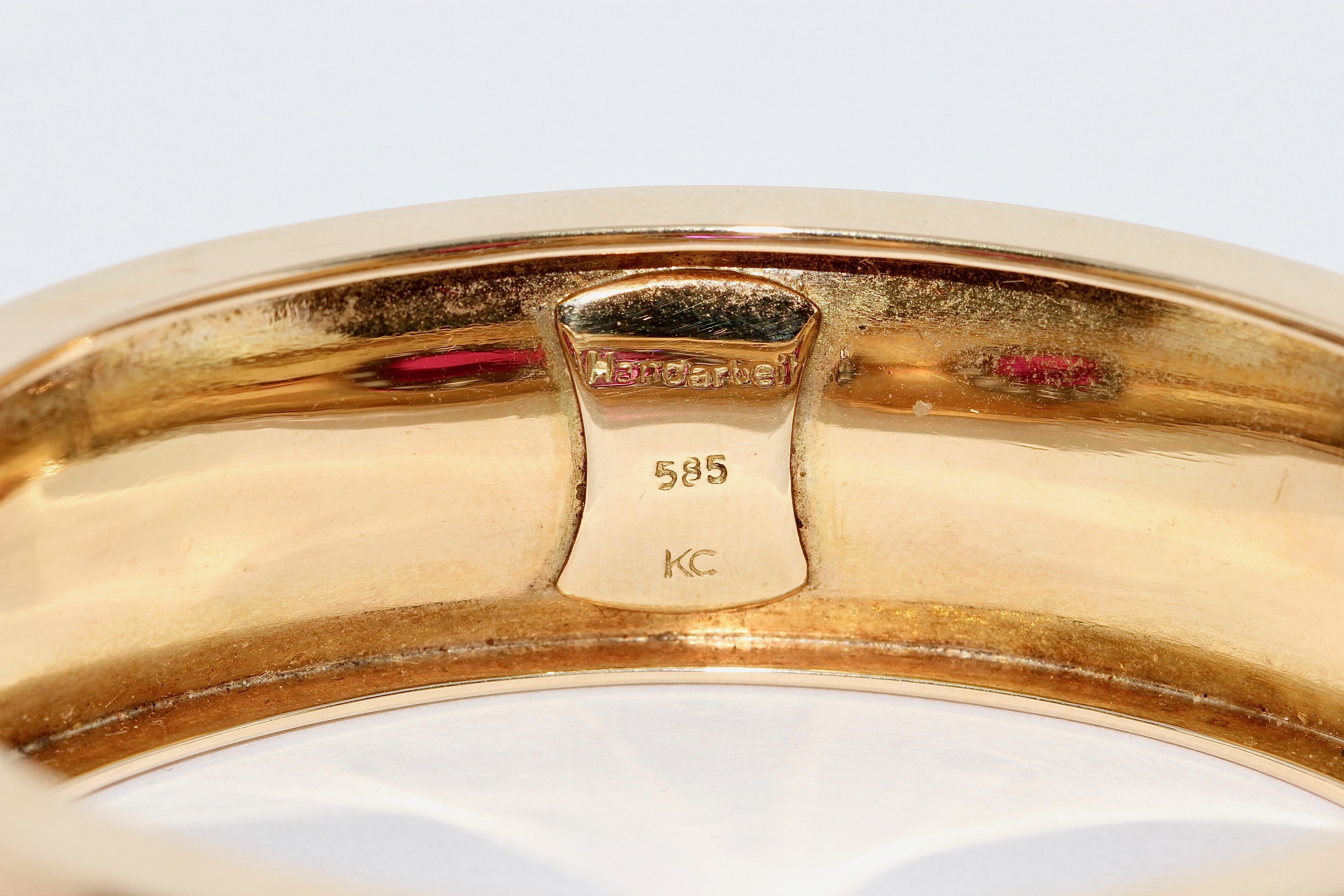 Antique Ladies Bangle, Bracelet, with Big Rubies and Diamonds, 14 Karat Gold In Good Condition For Sale In Berlin, DE