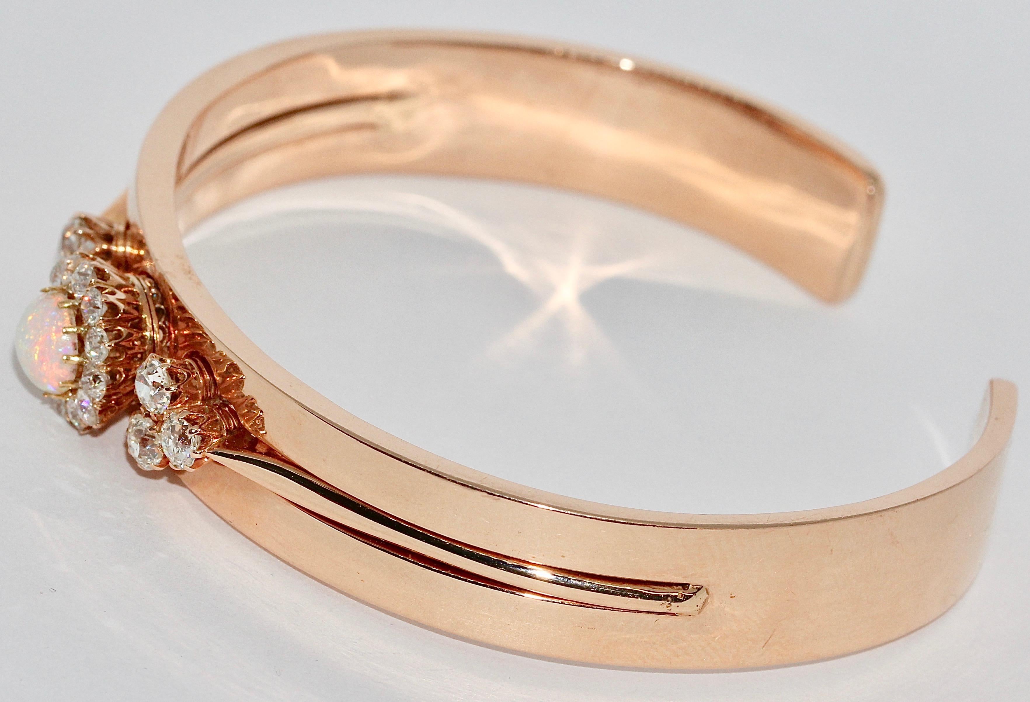 Bracelet jonc ancien pour femme en or rose 14 carats avec opale précieuse et diamants État moyen - En vente à Berlin, DE