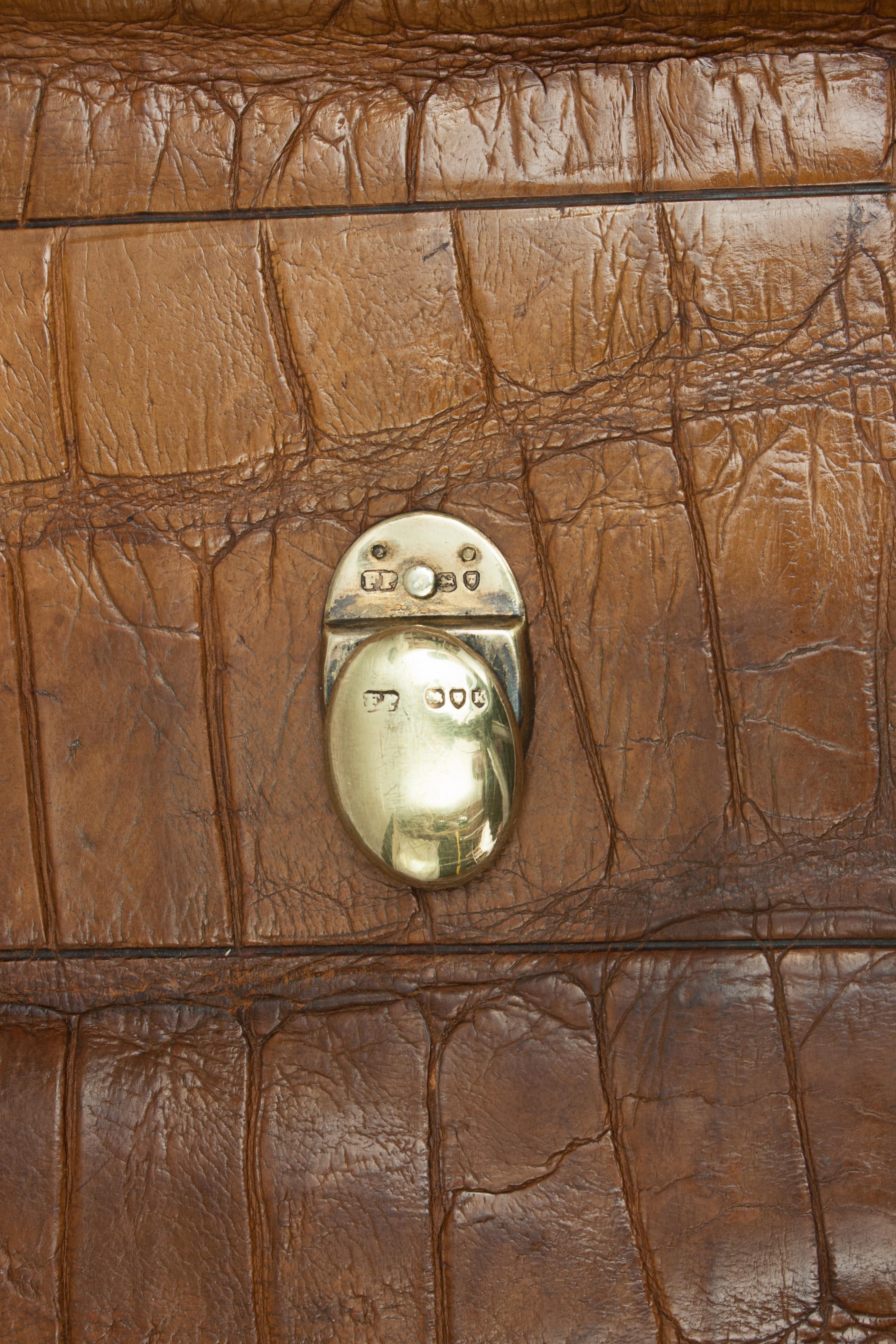 Antique Ladies Folding Crocodile Purse, Sewing Kit. For Sale 4