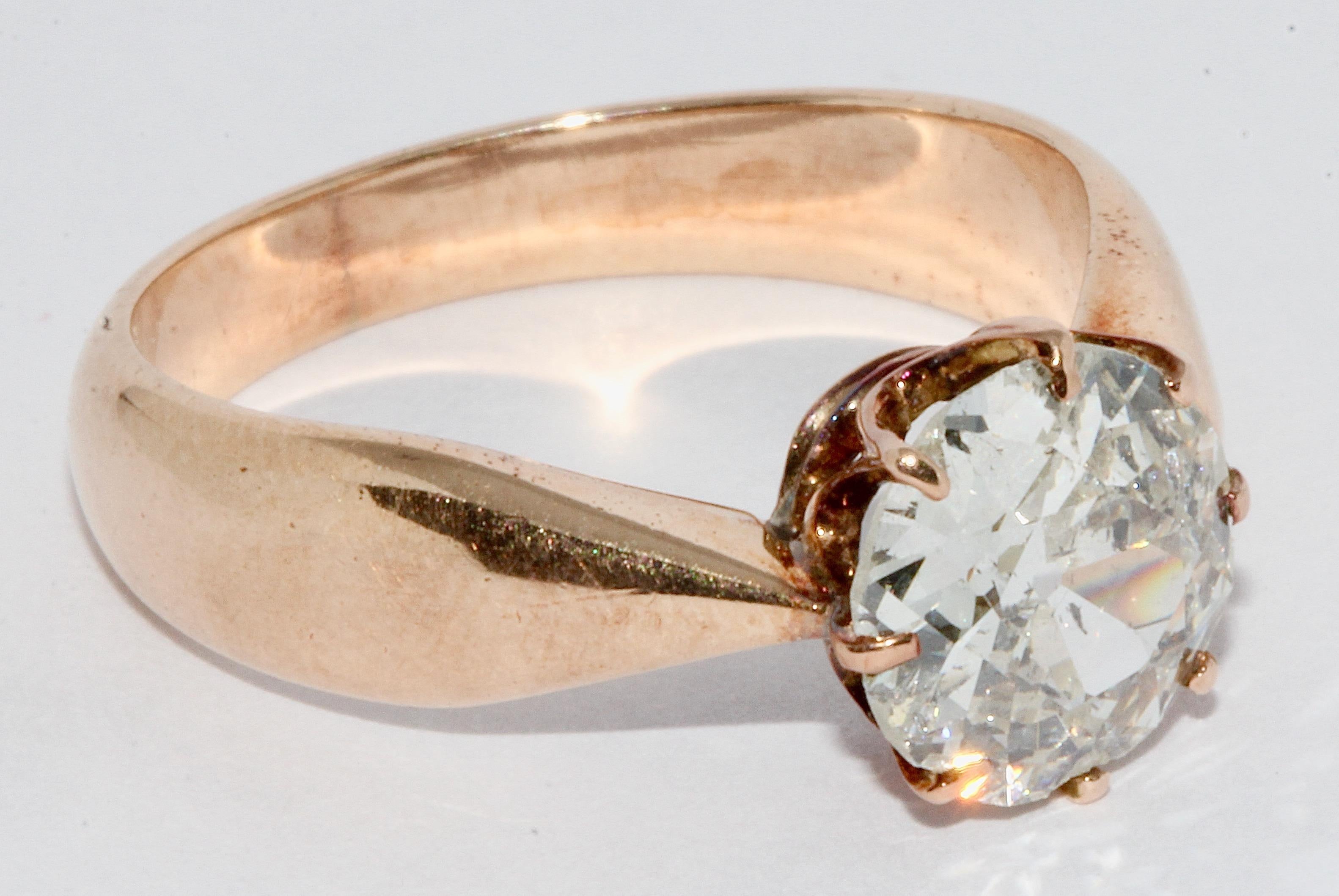Antique ladies' rose gold ring set with a large, approx. 1.85 carat old cut diamond.

Hallmarked.

Including certificate of authenticity.
