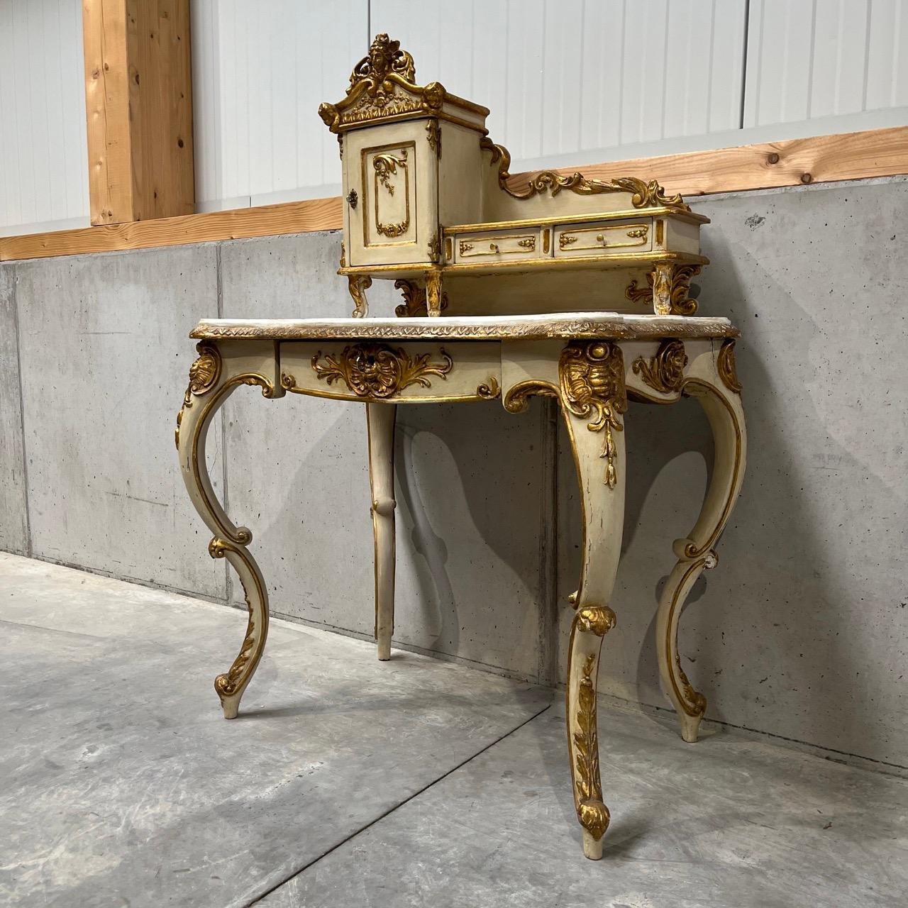 Antique ladies' secretary  Louis Quinze around 1750 In Fair Condition In Würzburg, DE