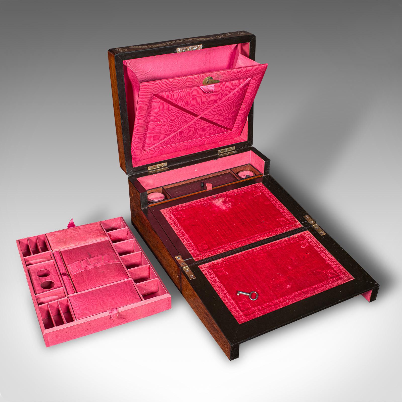 Caja de viaje para señoras antigua, Inglesa, Costurero, Pendiente para escribir, Victoriana Victoriano temprano en venta