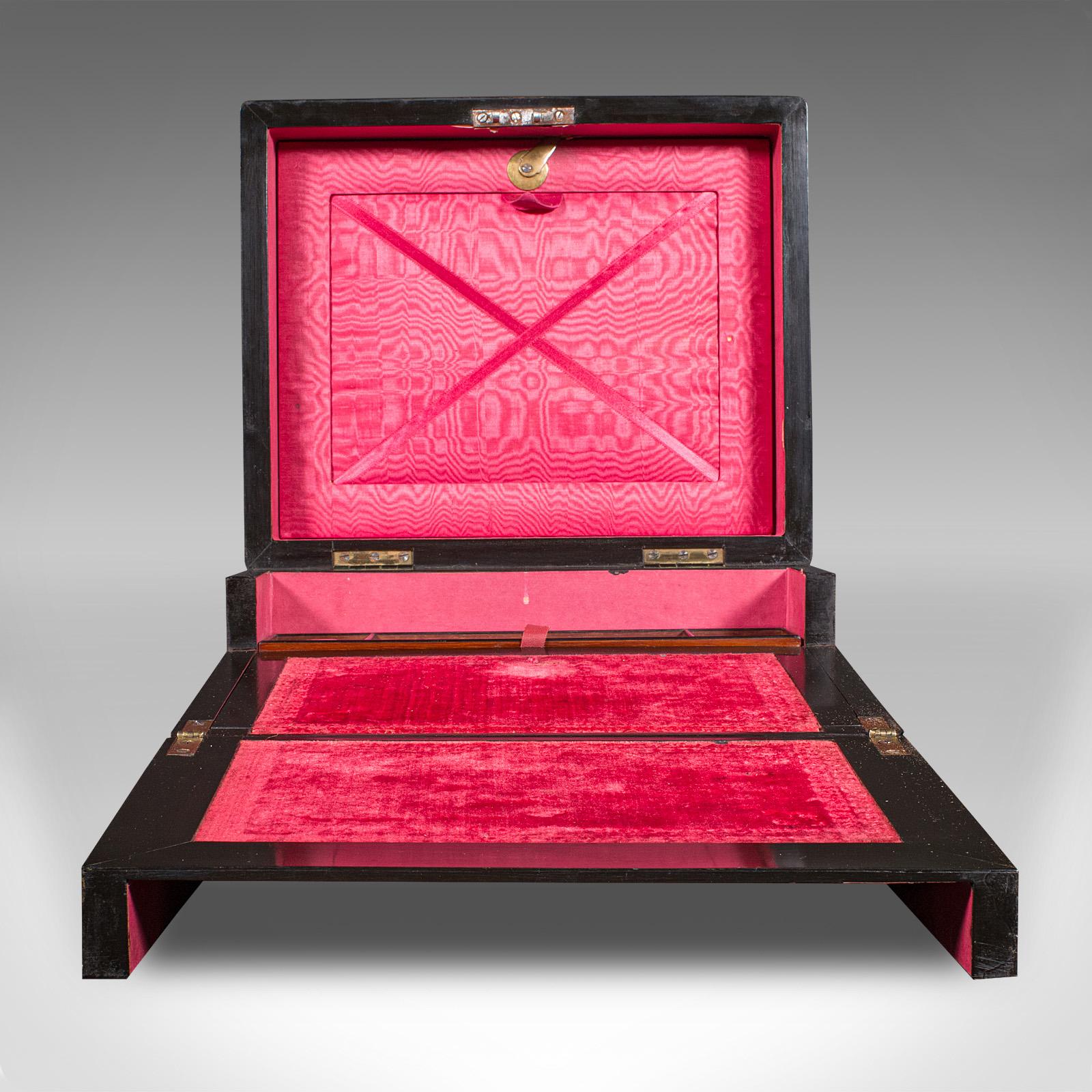 Caja de viaje para señoras antigua, Inglesa, Costurero, Pendiente para escribir, Victoriana en Bueno estado para la venta en Hele, Devon, GB