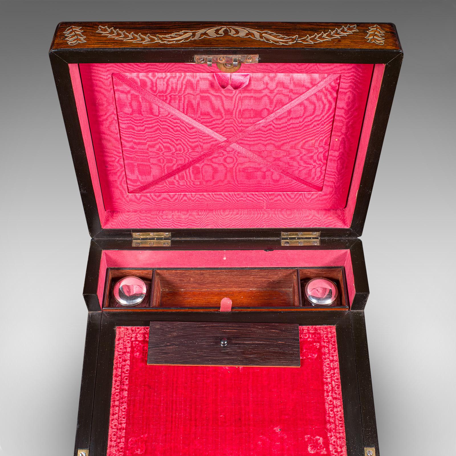 Caja de viaje para señoras antigua, Inglesa, Costurero, Pendiente para escribir, Victoriana en venta 1