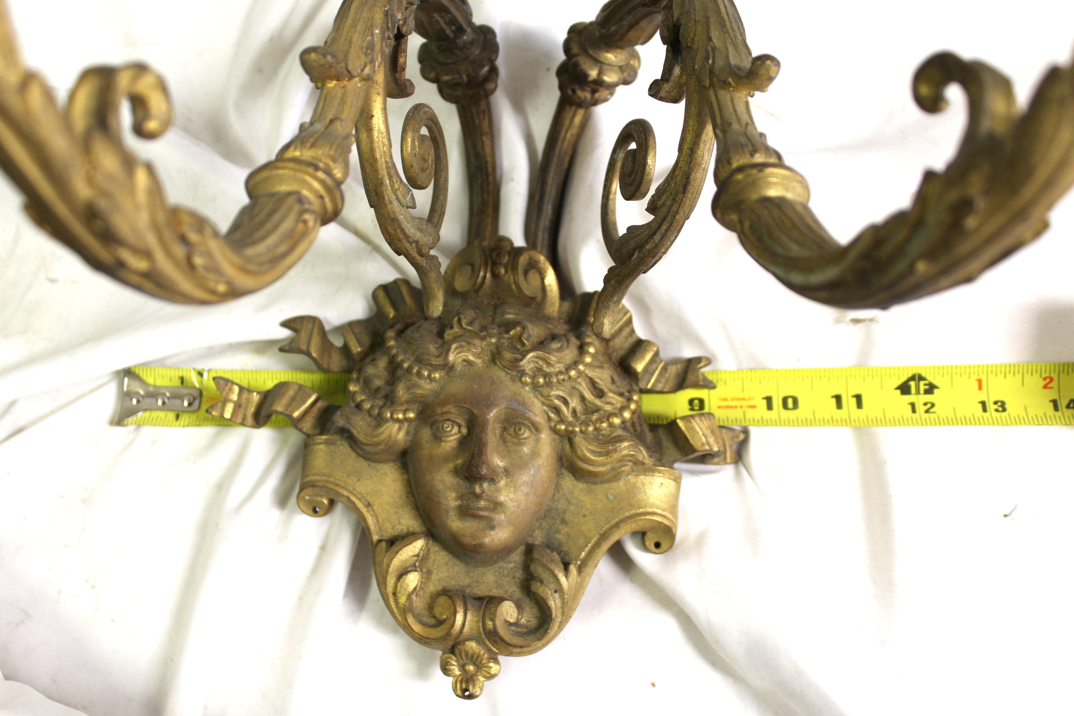Antiguo  Rostro de Dama , doble brazo , Lámpara Dorada  ,  Una sola en Bastante bueno estado para la venta en Los Angeles, CA
