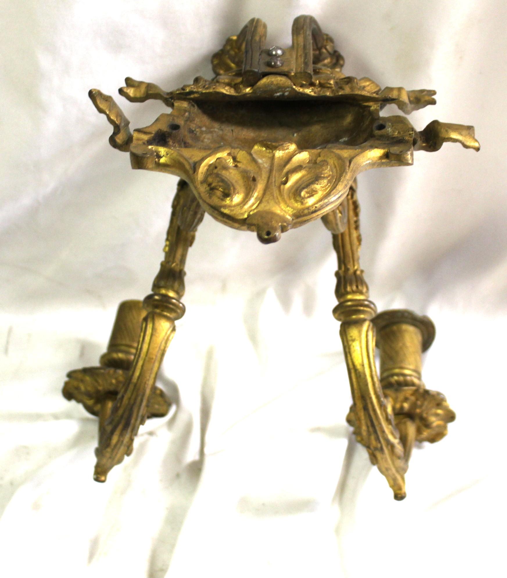 Antiguo  Rostro de Dama , doble brazo , Lámpara Dorada  ,  Una sola en venta 1