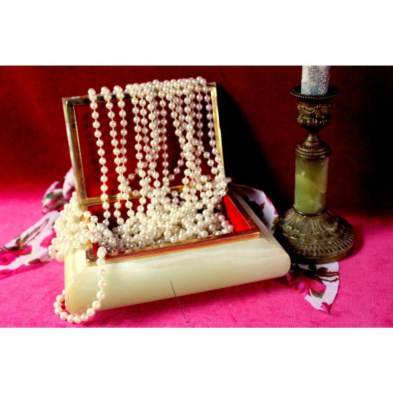20ième siècle Ancienne boîte à bijoux italienne pour dame en marbre onyx vert et onyx avec intérieur en velours rouge, 20ème siècle en vente