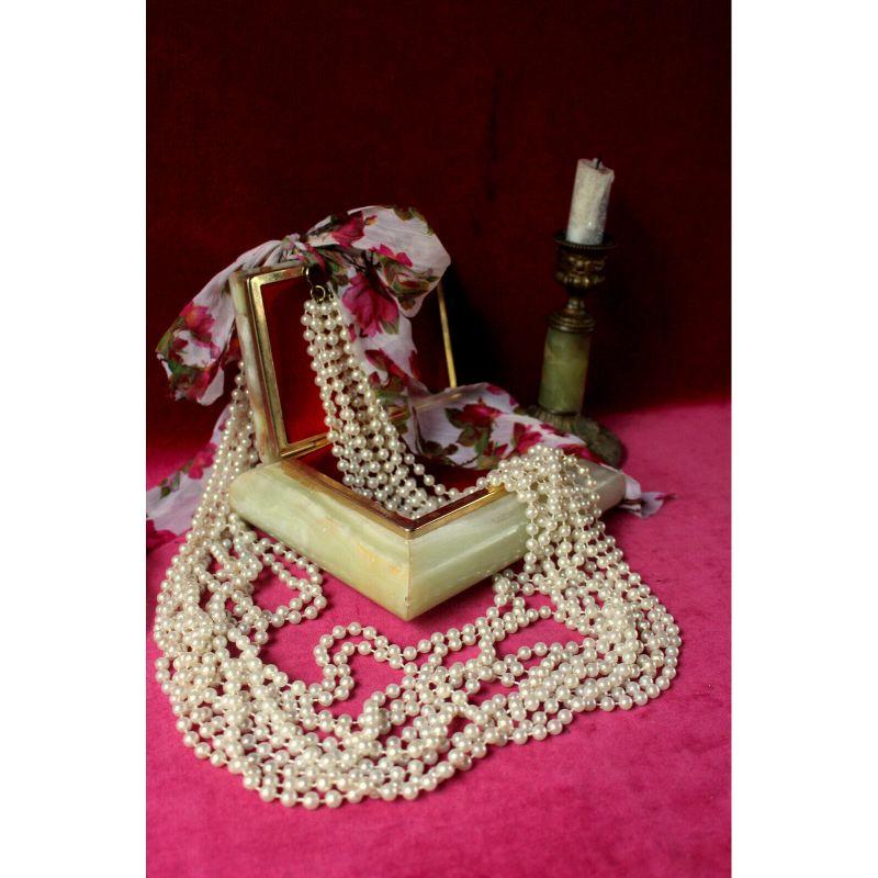 Ancienne boîte à bijoux italienne pour dame en marbre onyx vert et onyx avec intérieur en velours rouge, 20ème siècle en vente 3