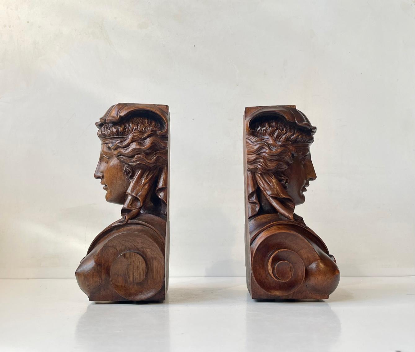 Romantic Antique Lady Liberty Bookends in Carved Mahogany, 19th Century, Set of 2 For Sale