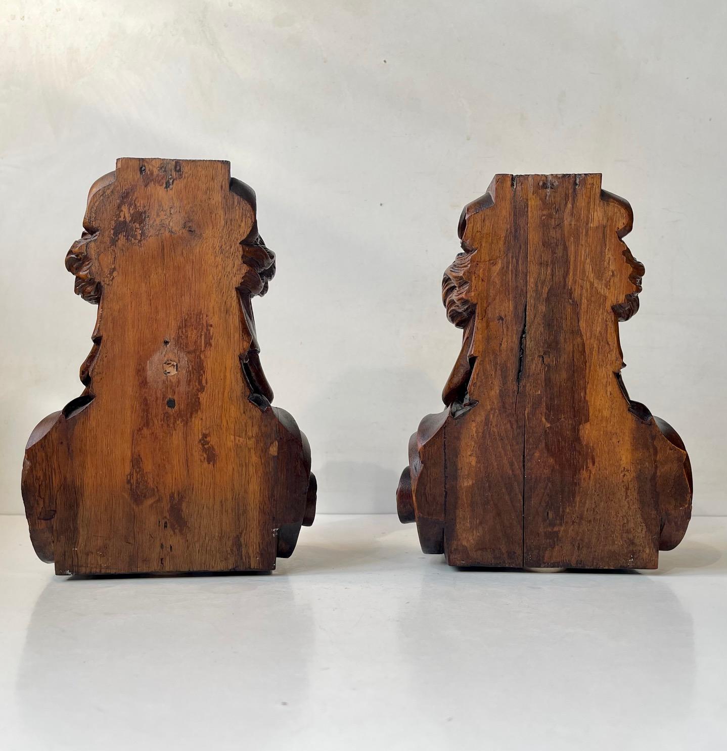 European Antique Lady Liberty Bookends in Carved Mahogany, 19th Century, Set of 2 For Sale