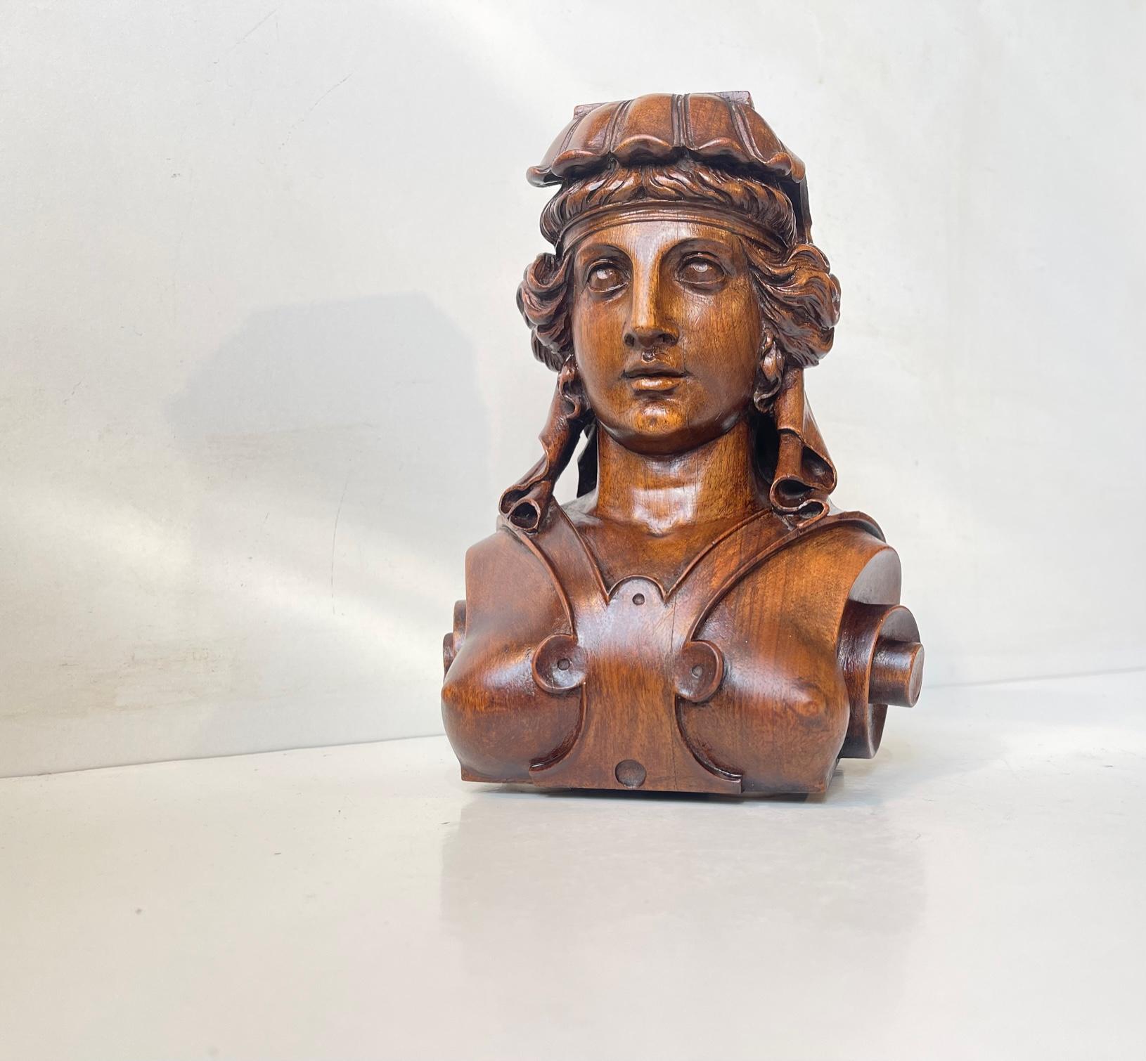 Antique Lady Liberty Bookends in Carved Mahogany, 19th Century, Set of 2 In Fair Condition For Sale In Esbjerg, DK