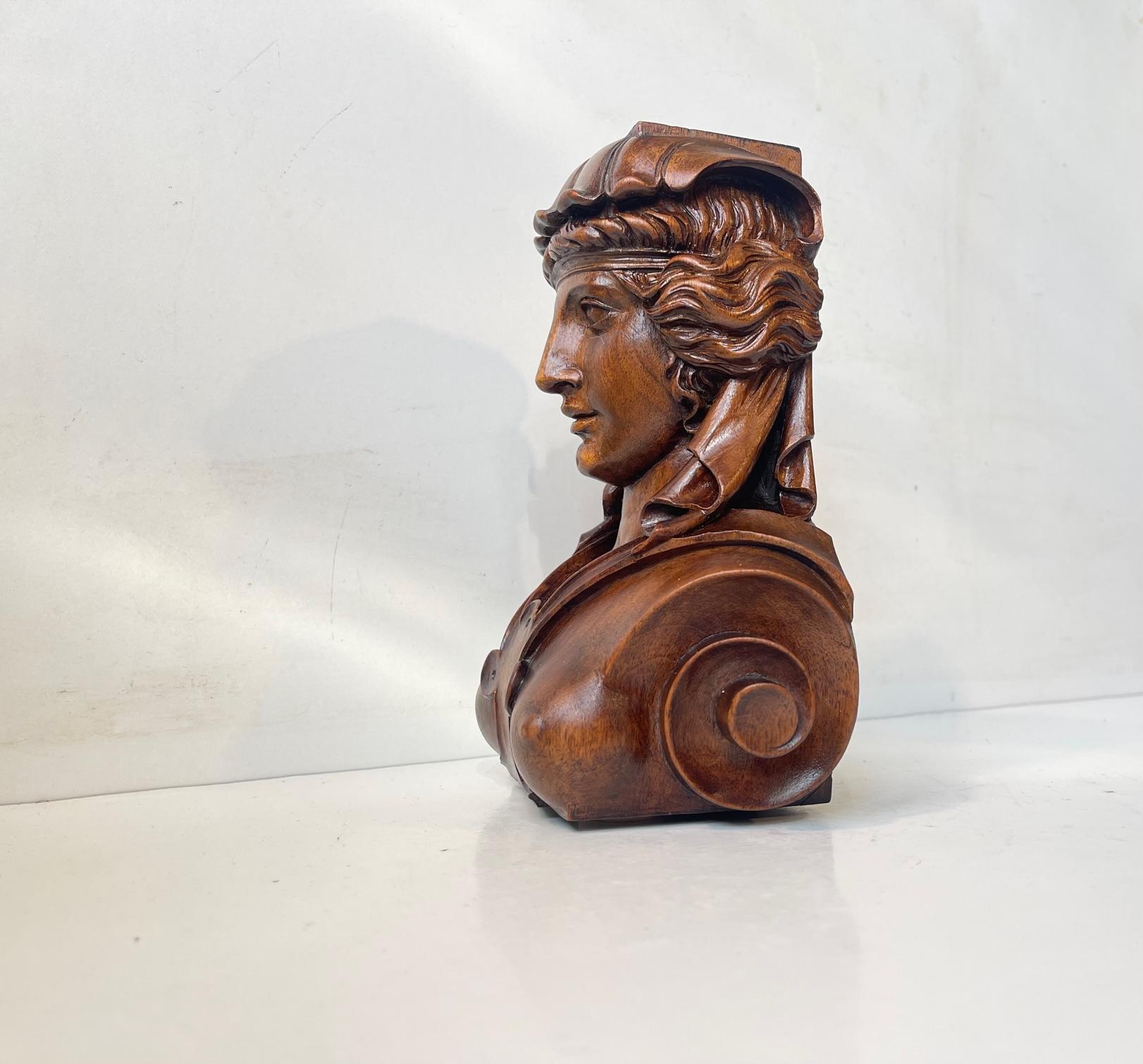 Antique Lady Liberty Bookends in Carved Mahogany, 19th Century, Set of 2 For Sale 2