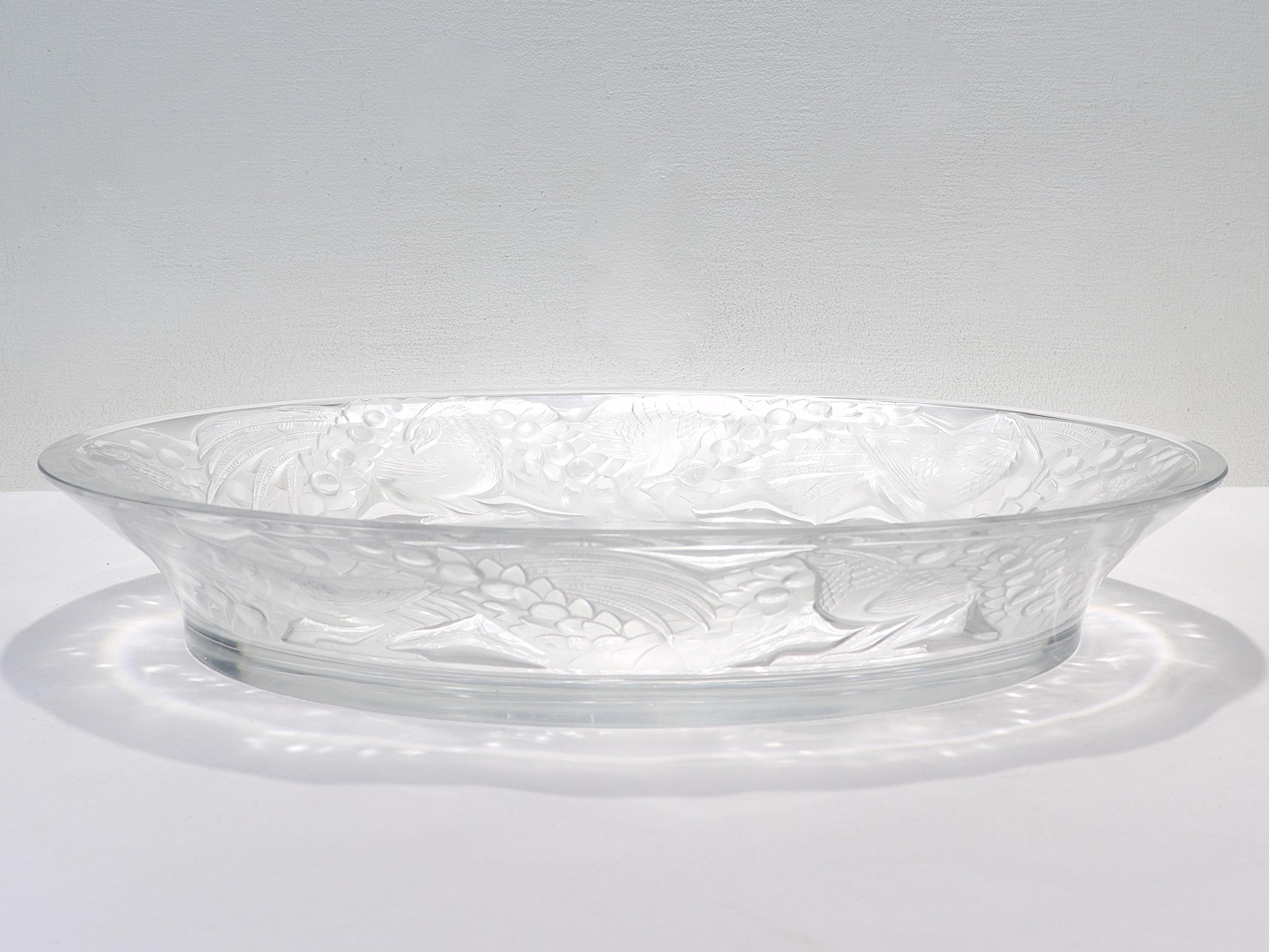 Antike ovale Schale „Faisans“ aus Lalique-Kunstglas mit breitem Rand-Dekor im Angebot 1