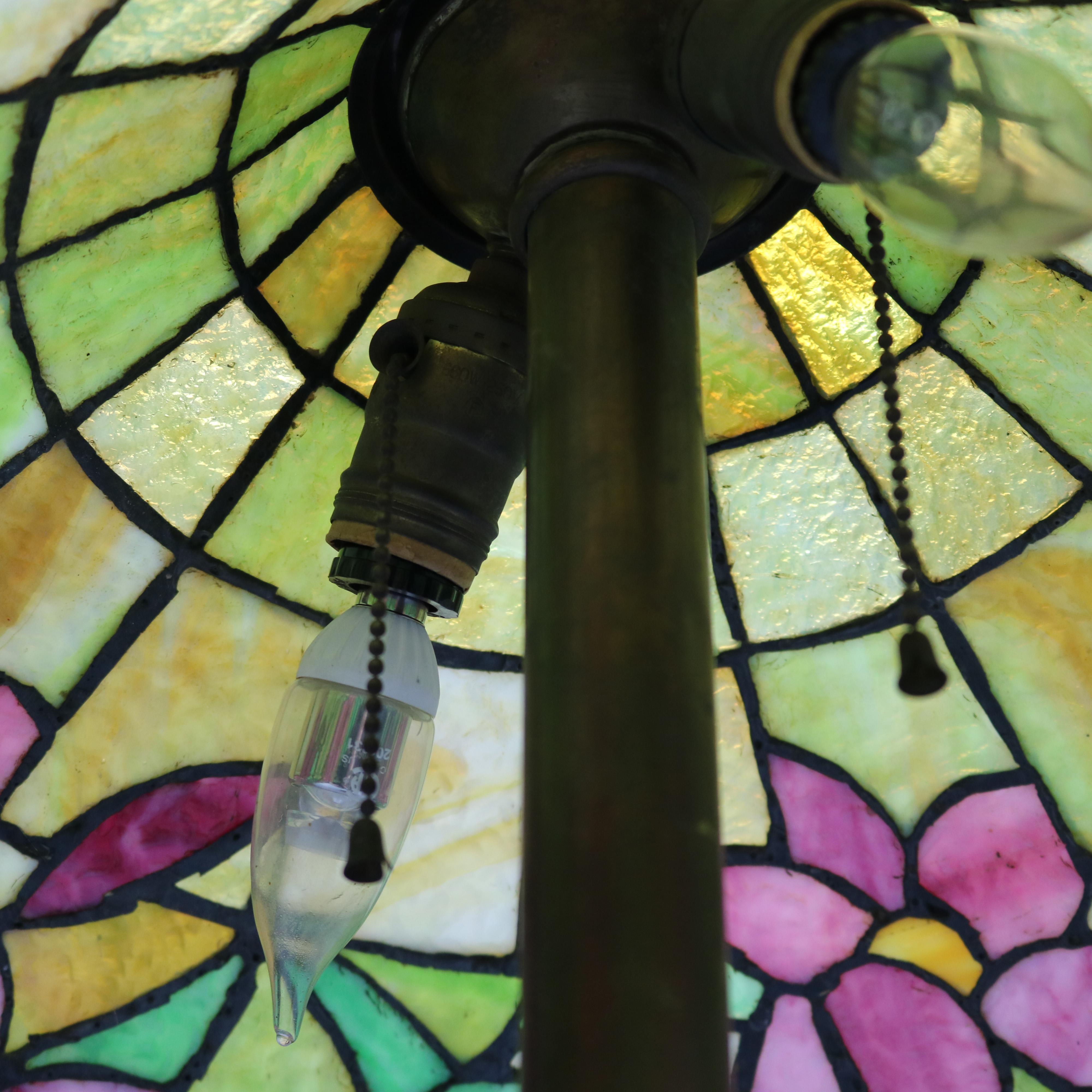 Antique Lamb Brothers Arts & Crafts Leaded Glass Water Lily Table Lamp Circa 192 In Good Condition In Big Flats, NY