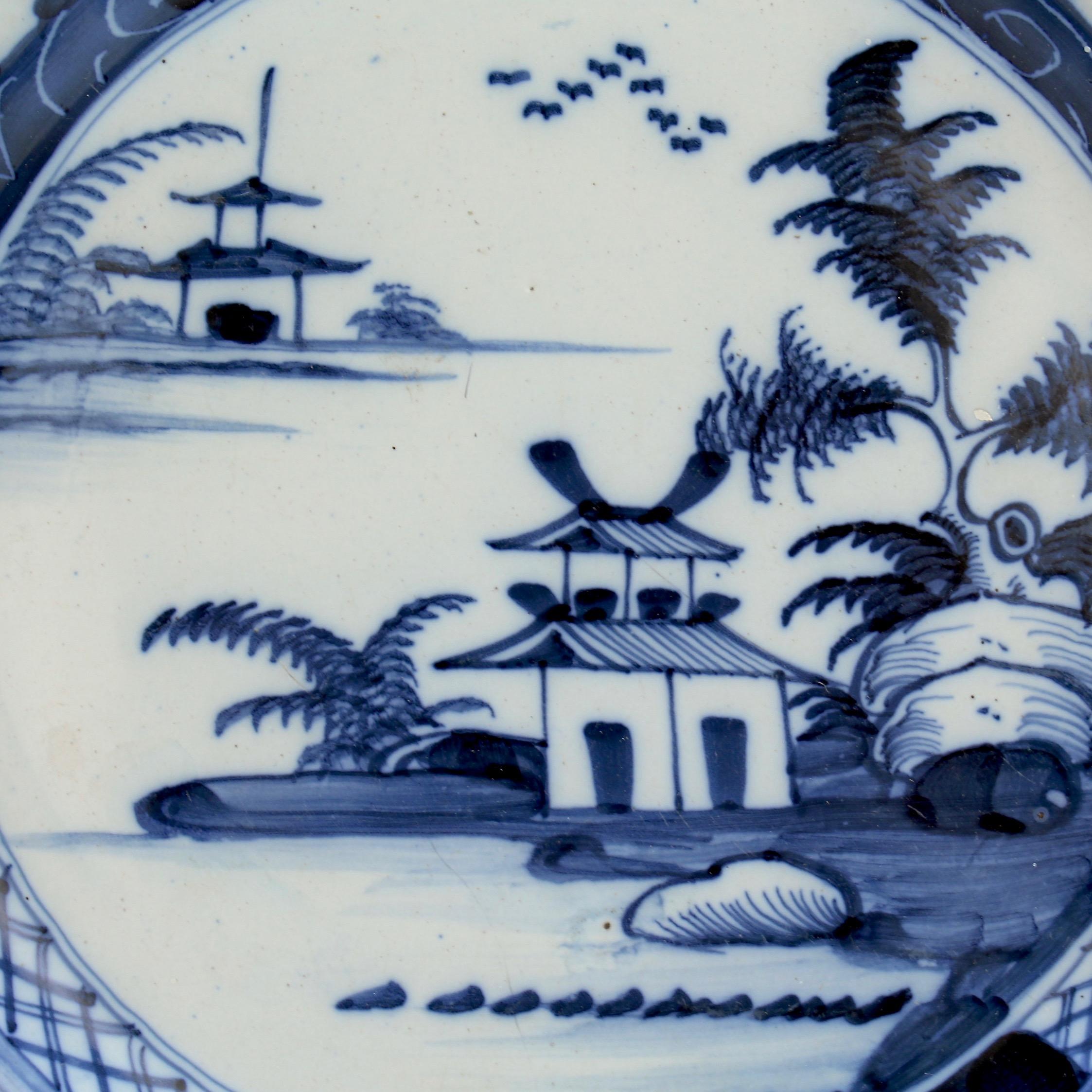 Antike Lambeth 18. Jahrhundert Englisch Delft Pottery Teller mit chinesischen Dekoration (Barock) im Angebot