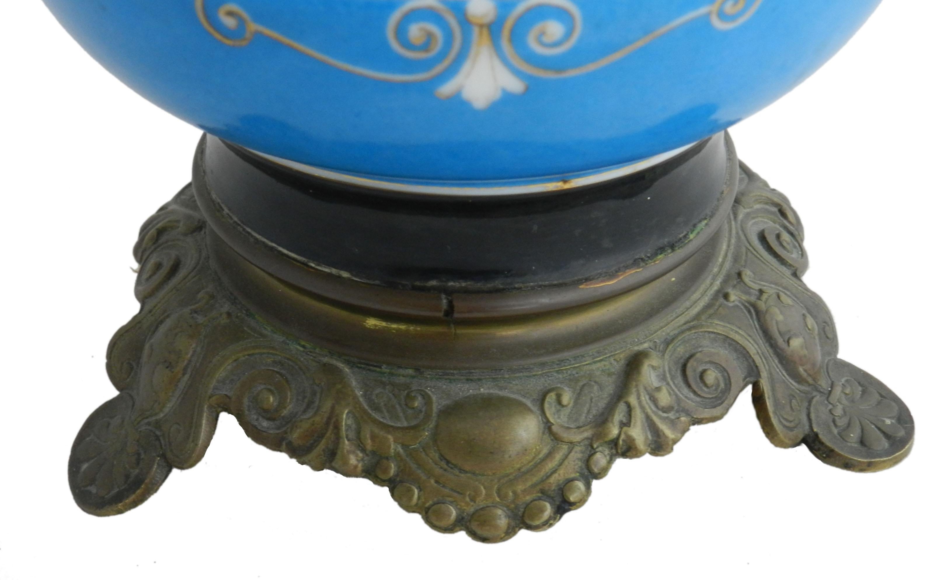 Français Lampe française ancienne en porcelaine, vers 1890  en vente