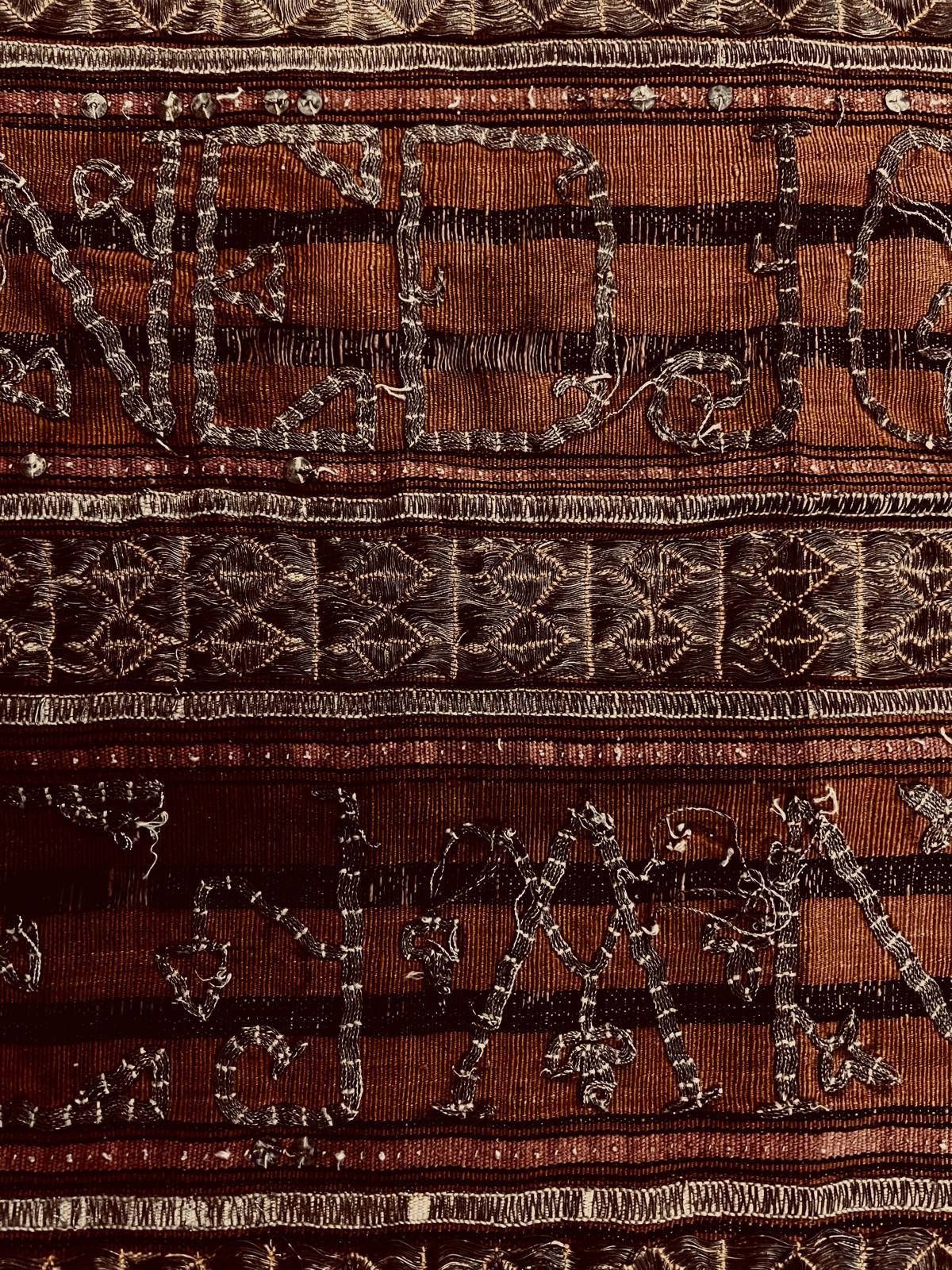 Antikes Lampung Tapis-Textil mit Gold- und Silberfäden Sumatra, Indonesien im Zustand „Gut“ im Angebot in Doha, QA